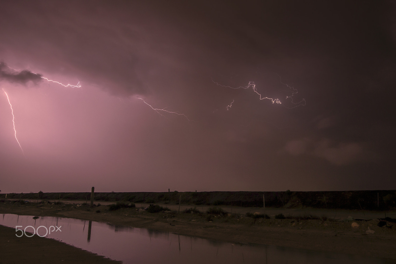 Canon EOS 550D (EOS Rebel T2i / EOS Kiss X4) + Sigma 10-20mm F4-5.6 EX DC HSM sample photo. Into the storm photography