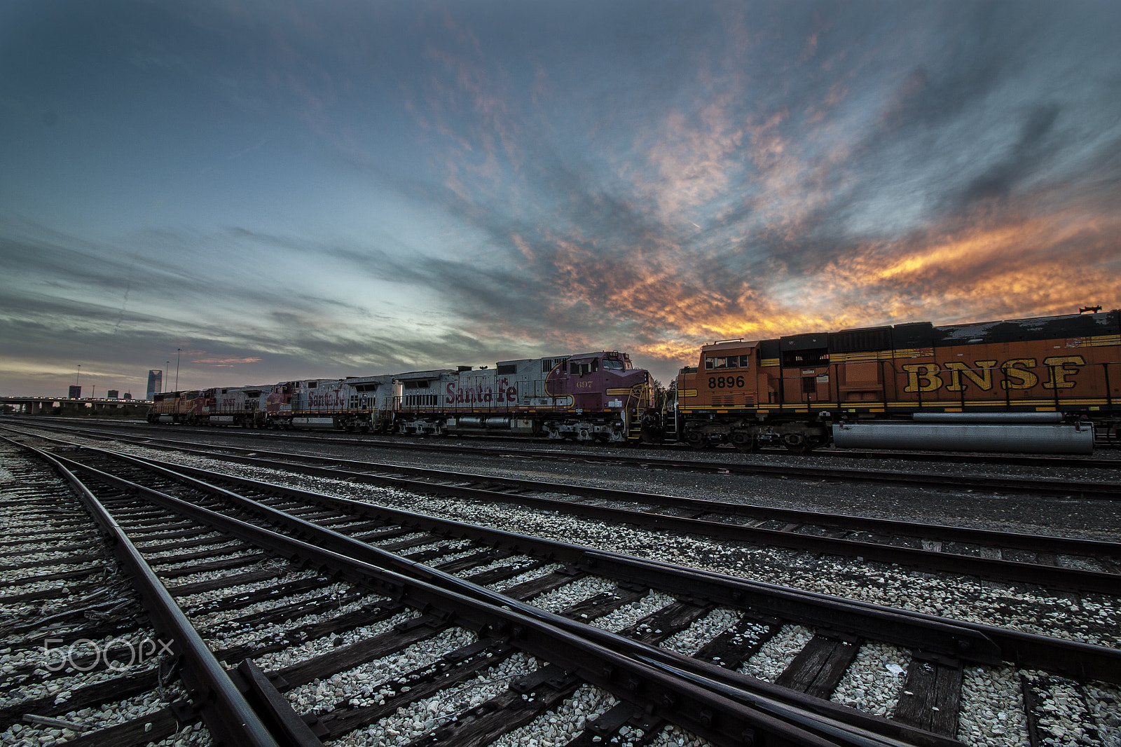 Canon EOS 500D (EOS Rebel T1i / EOS Kiss X3) sample photo. Across the tracks photography