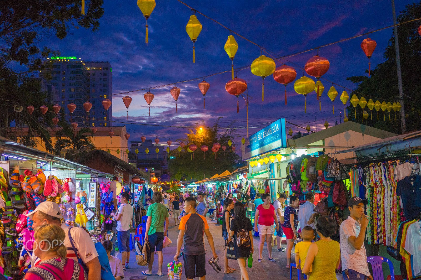 Sony a7 II sample photo. Street market sunset photography