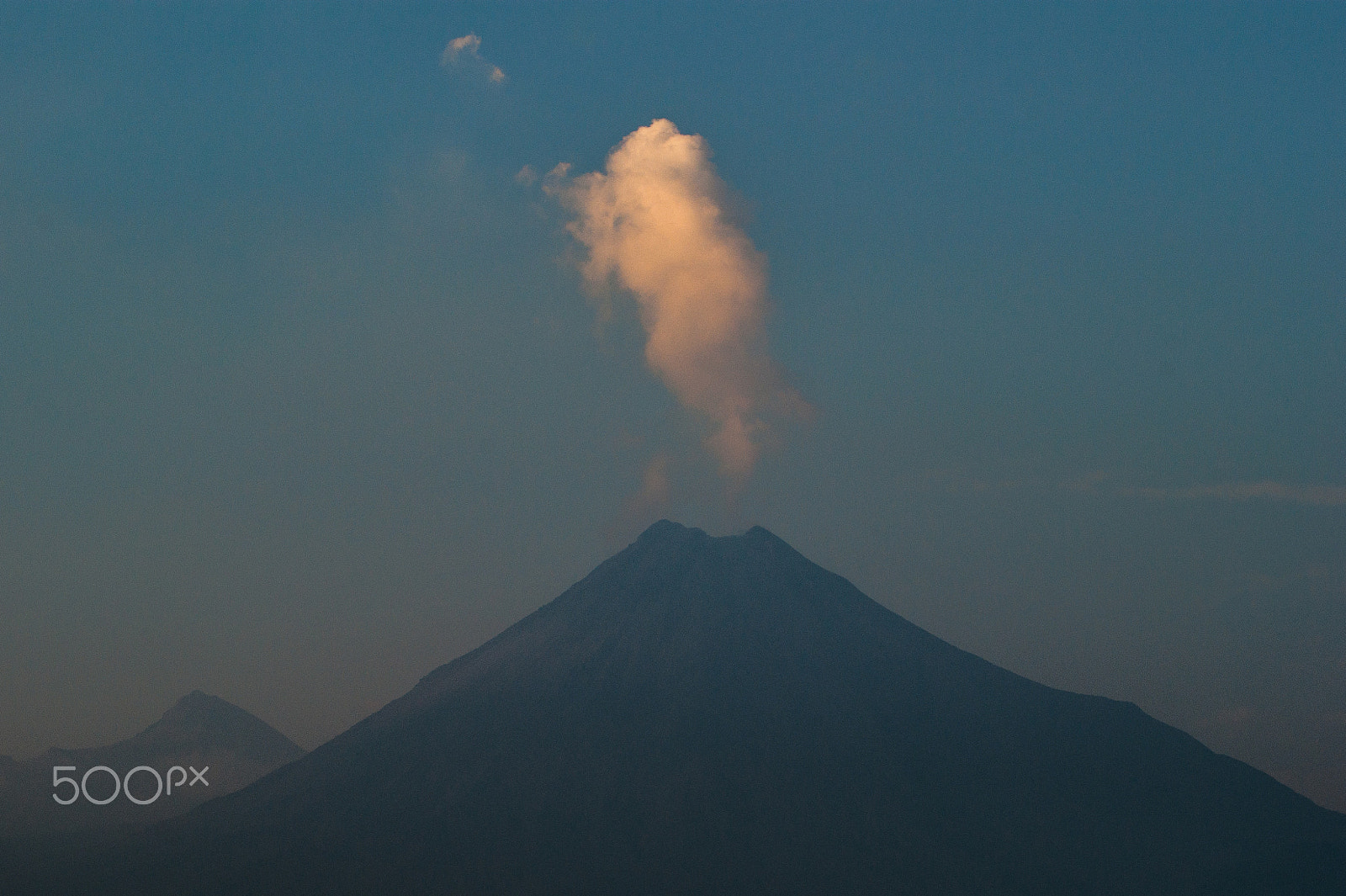 Sony 75-300mm F4.5-5.6 sample photo. Smoke illuminated by the last rays photography