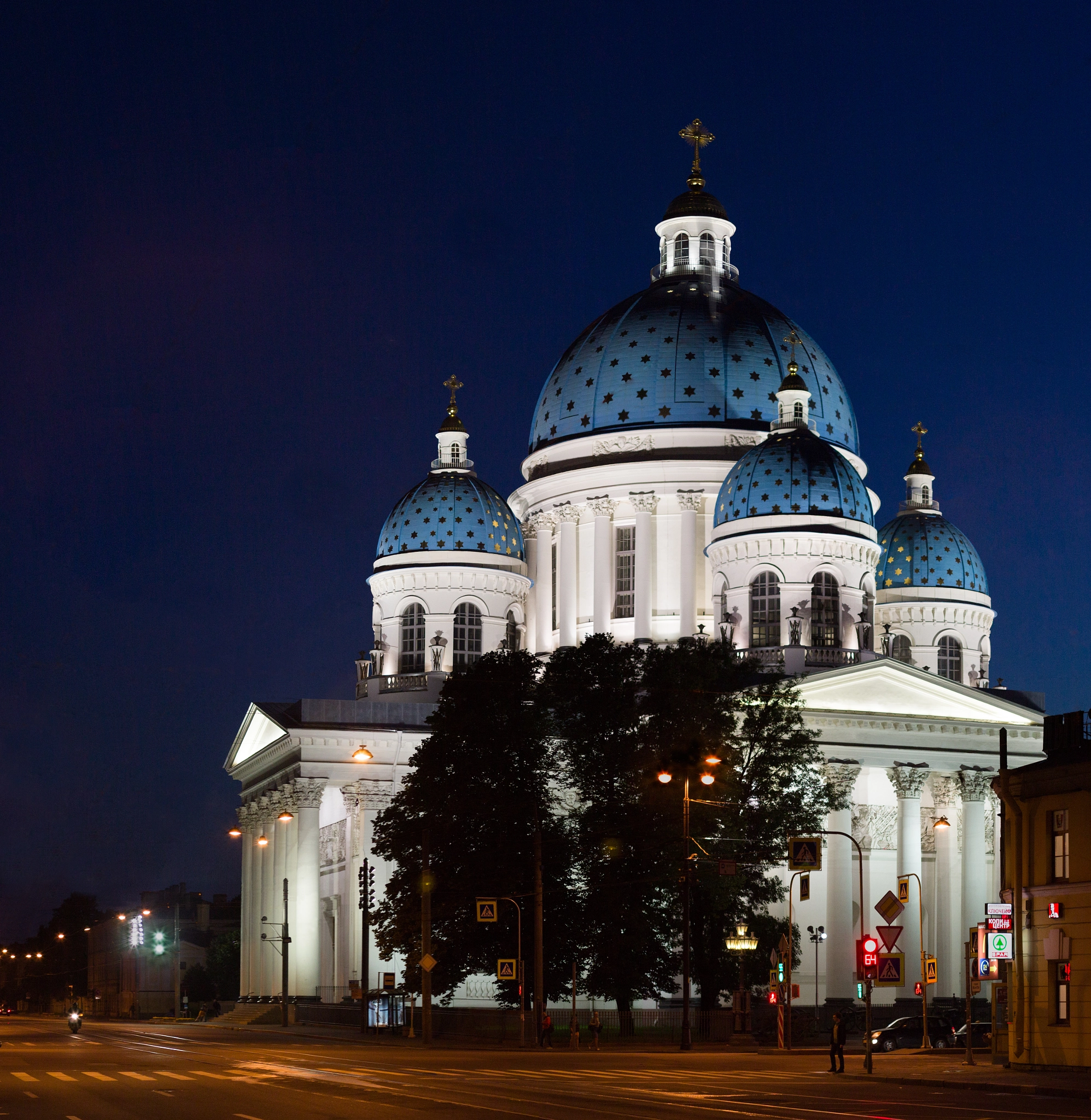 Canon EOS 1100D (EOS Rebel T3 / EOS Kiss X50) + Canon EF 50mm F1.4 USM sample photo. Trinity cathedral, saint petersburg photography