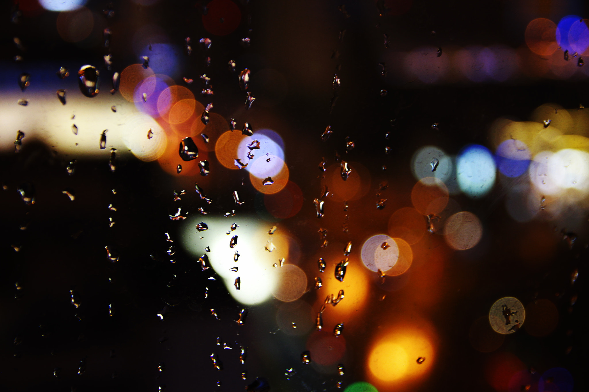 Sigma 17-70mm F2.8-4 DC Macro OS HSM sample photo. Rainy night photography