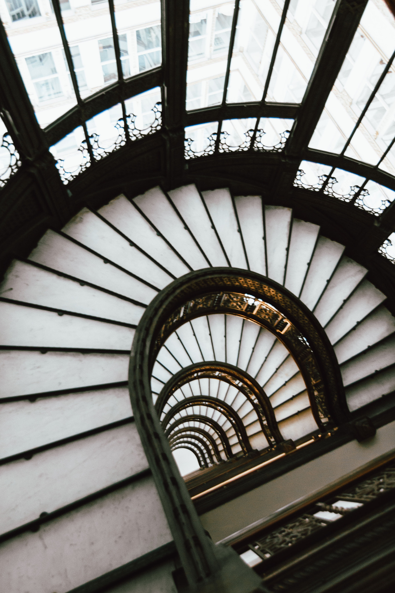 Canon EOS 700D (EOS Rebel T5i / EOS Kiss X7i) sample photo. Chicago staircase illusions photography