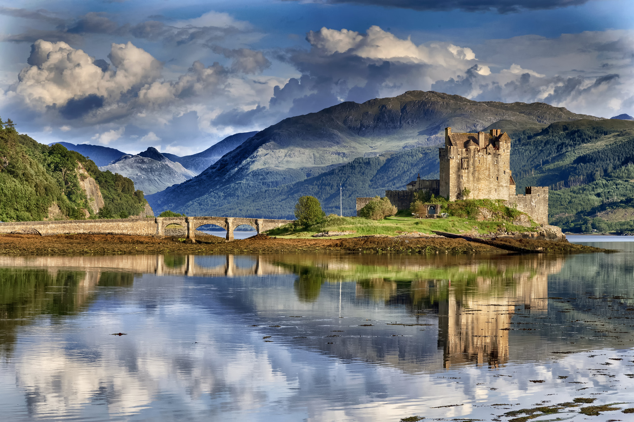 Canon EOS-1Ds Mark II sample photo. Eilean donan castle photography