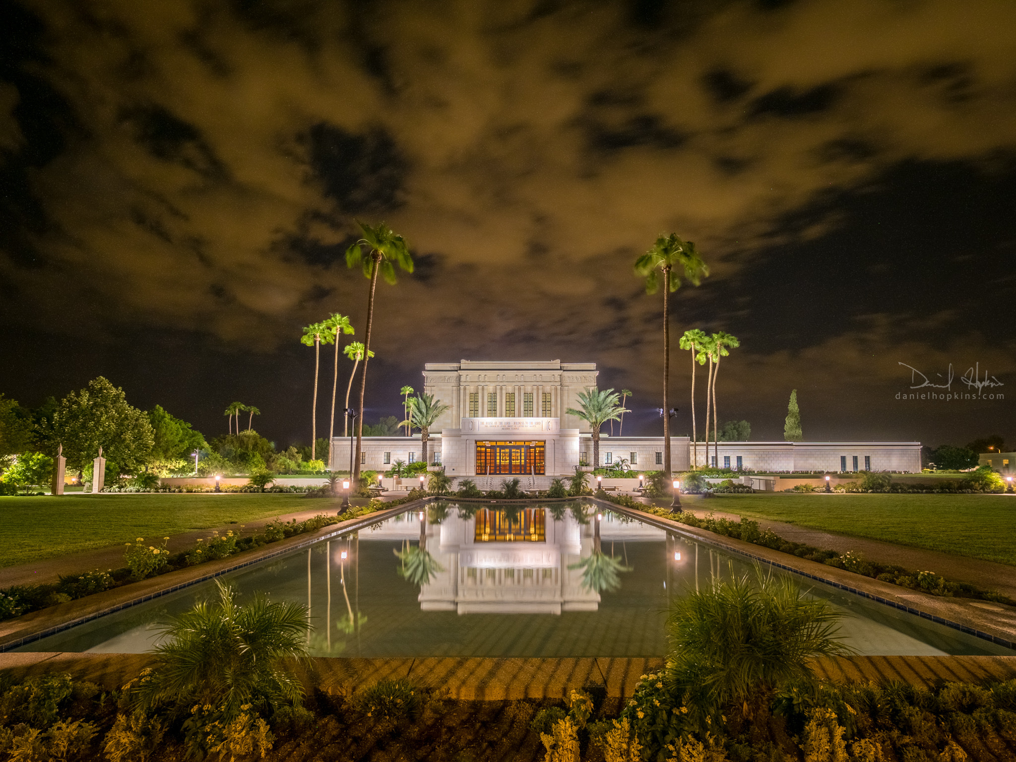 Olympus M.Zuiko Digital ED 7-14mm F2.8 PRO sample photo. Day and night in his temple photography
