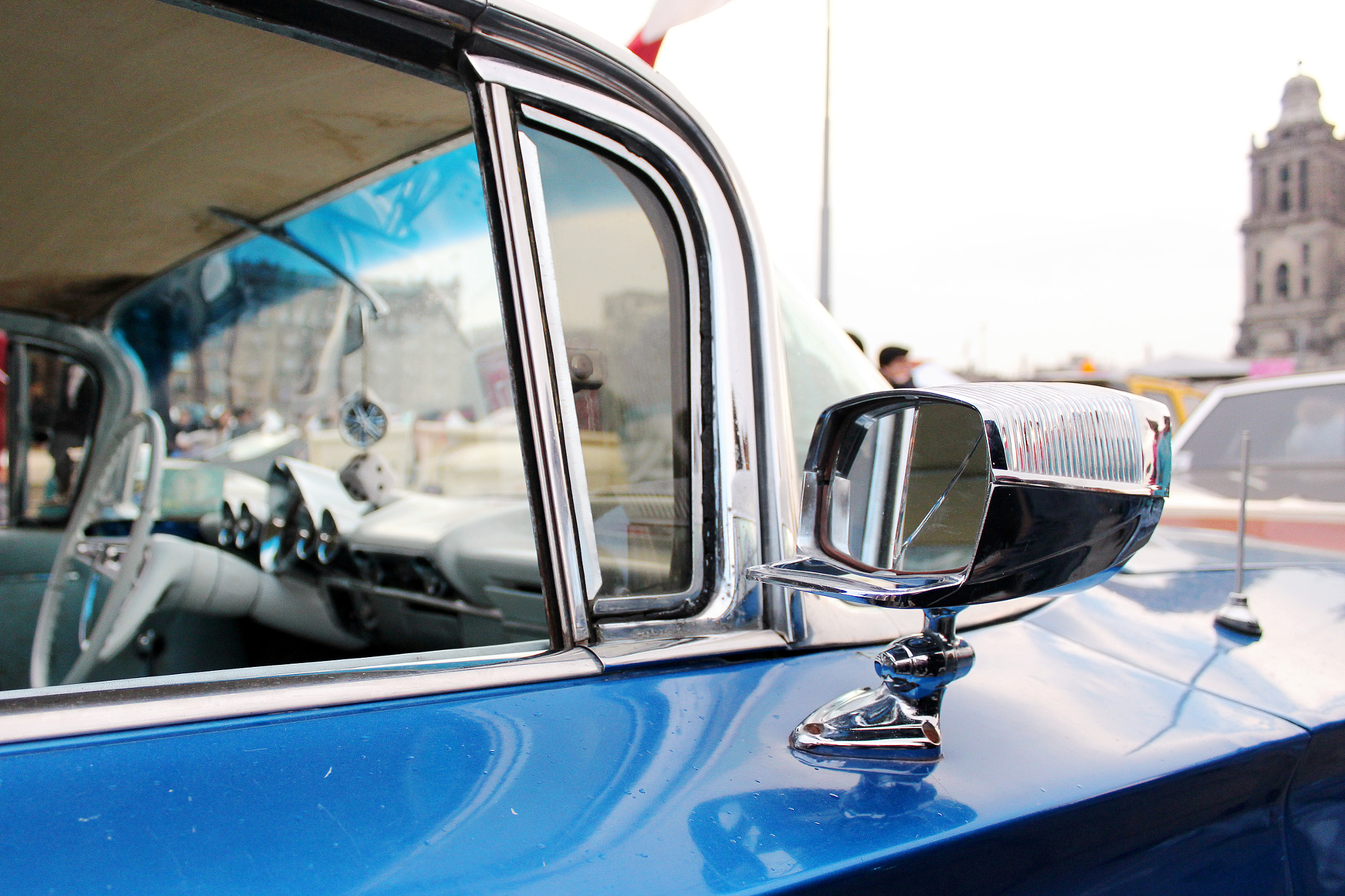 Canon EOS 600D (Rebel EOS T3i / EOS Kiss X5) sample photo. Old car in the zocalo / auto antiguo en el zócalo photography