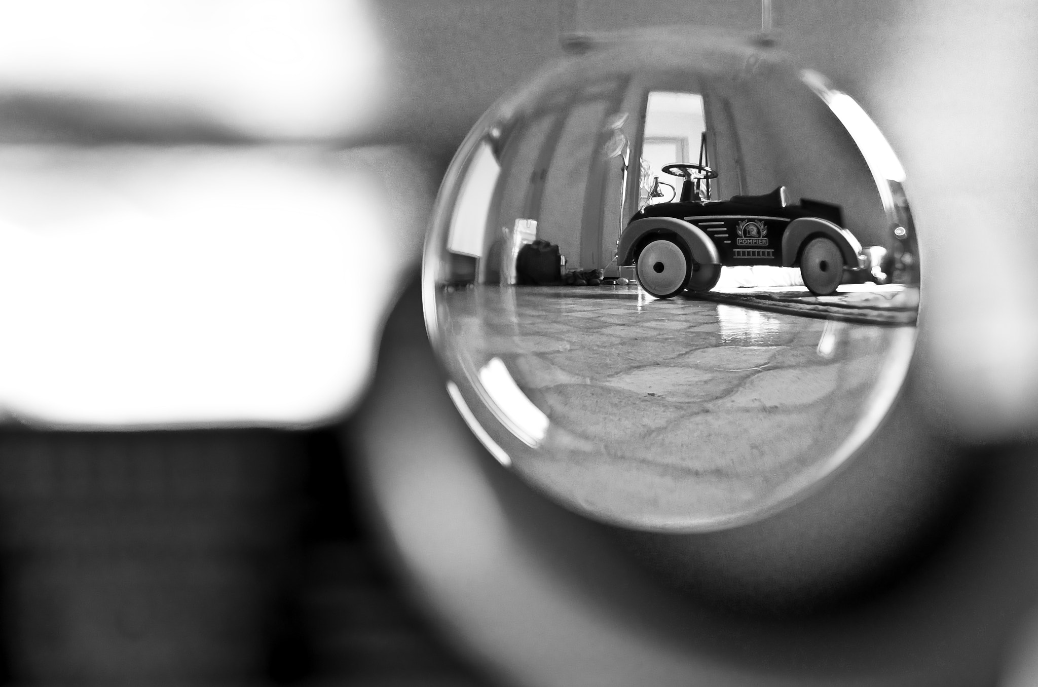 Pentax K-5 sample photo. Rétro cars in a crystal ball photography