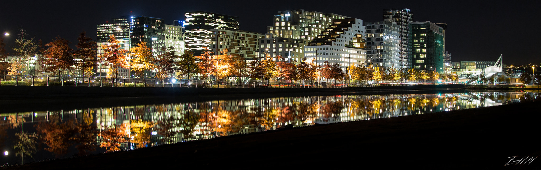 Tamron SP AF 17-50mm F2.8 XR Di II LD Aspherical (IF) sample photo. Barcode by night photography