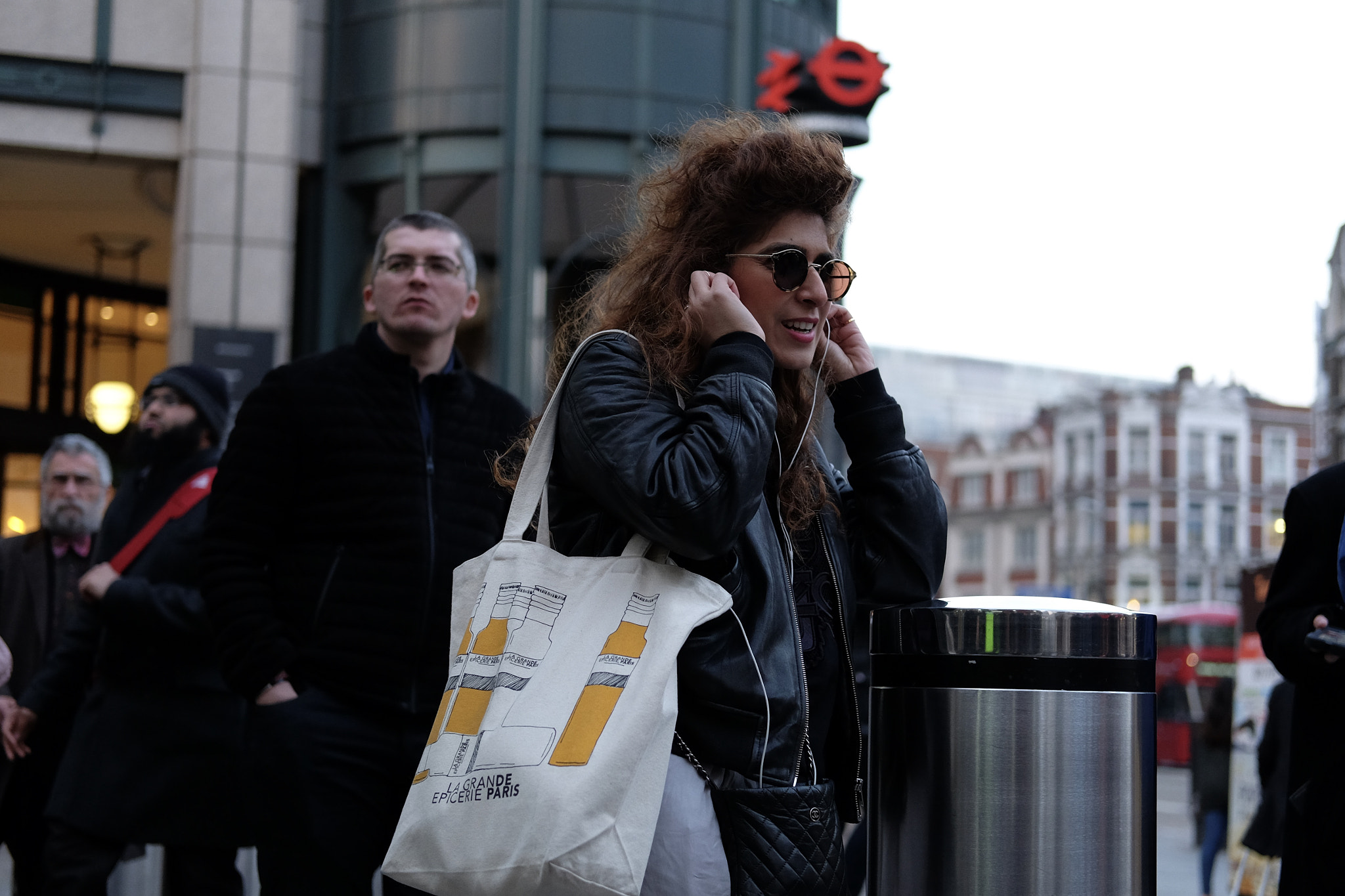 Fujifilm X-T1 + Fujifilm XF 35mm F2 R WR sample photo. Cool chick photography