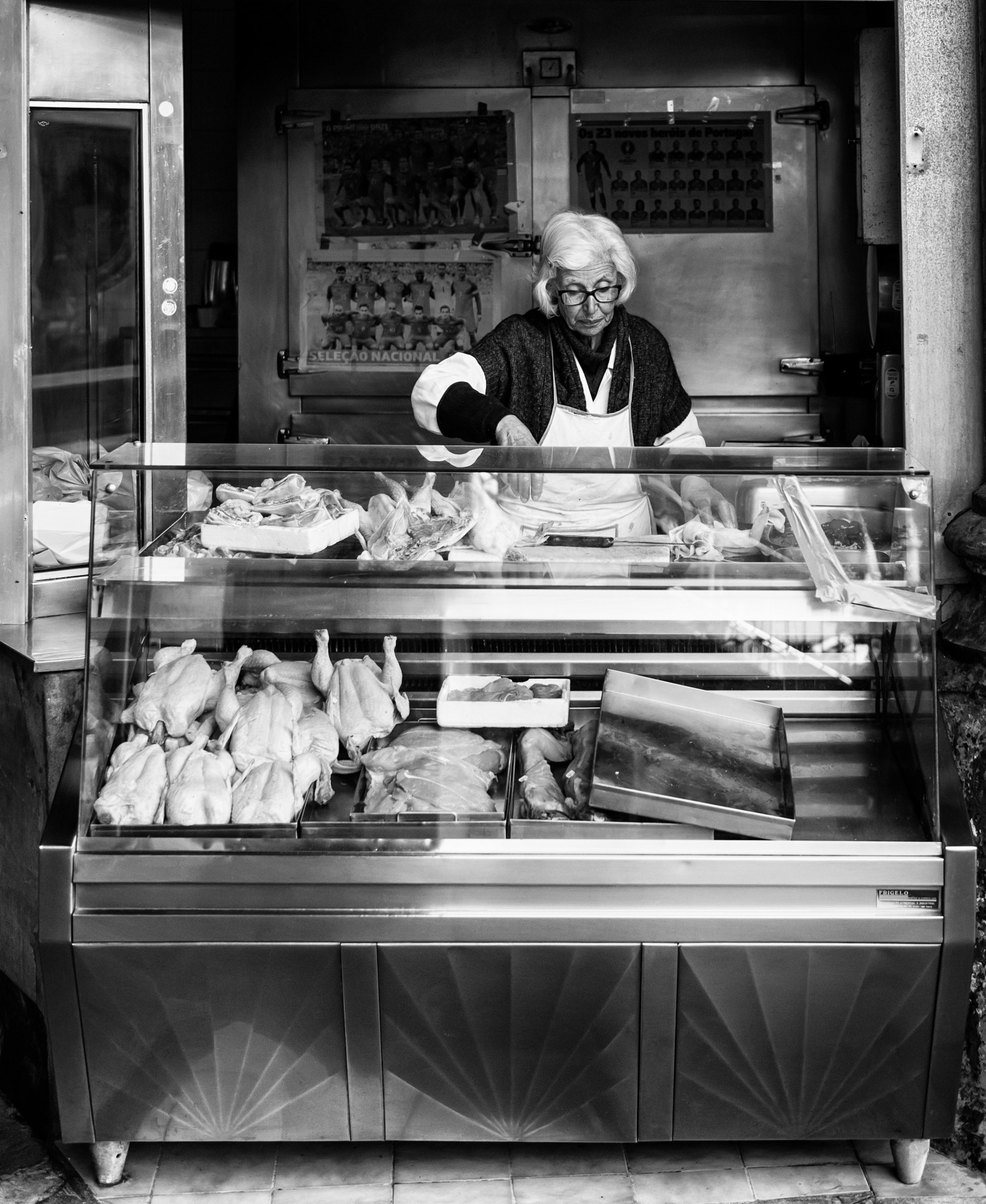 Nikon AF-S Nikkor 24-70mm F2.8G ED sample photo. The chicken lady photography