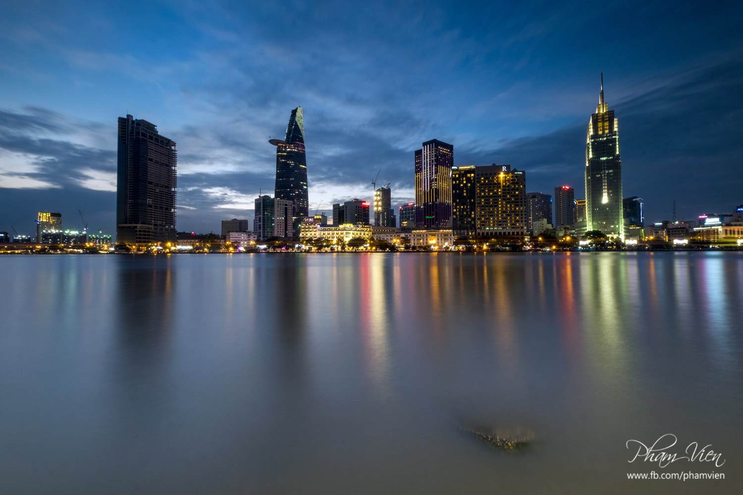 Fujifilm X-T10 sample photo. Saigon night photography