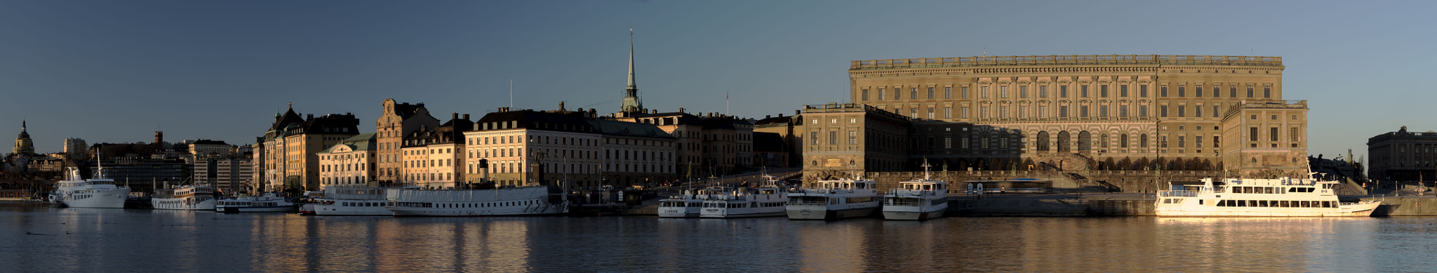 Olympus OM-D E-M1 Mark II + Olympus M.Zuiko Digital ED 40-150mm F2.8 Pro sample photo. Old town panorama photography