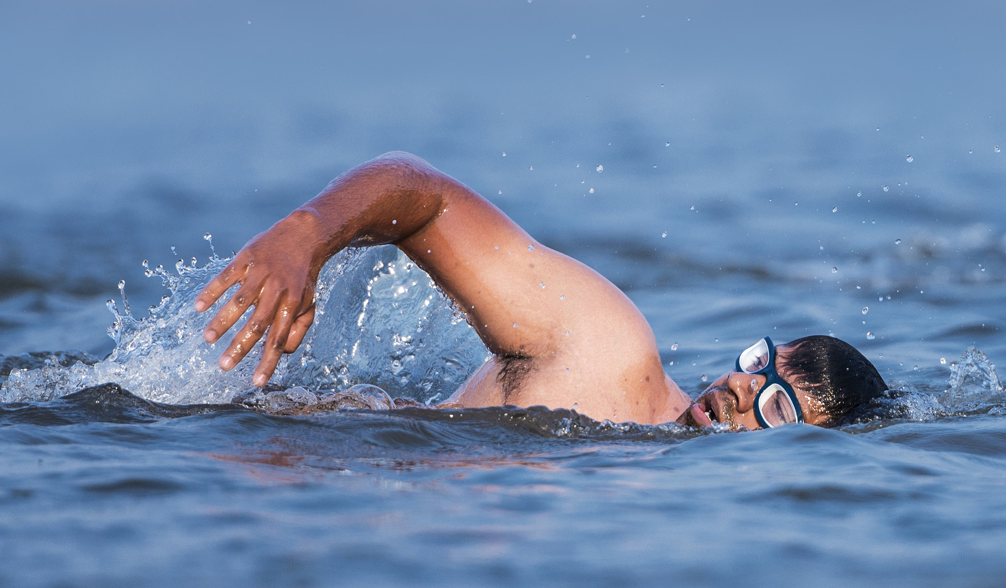 Nikon AF-S Nikkor 70-200mm F2.8G ED VR II sample photo. Ocean isn't your friend,it's not going to be sweet photography