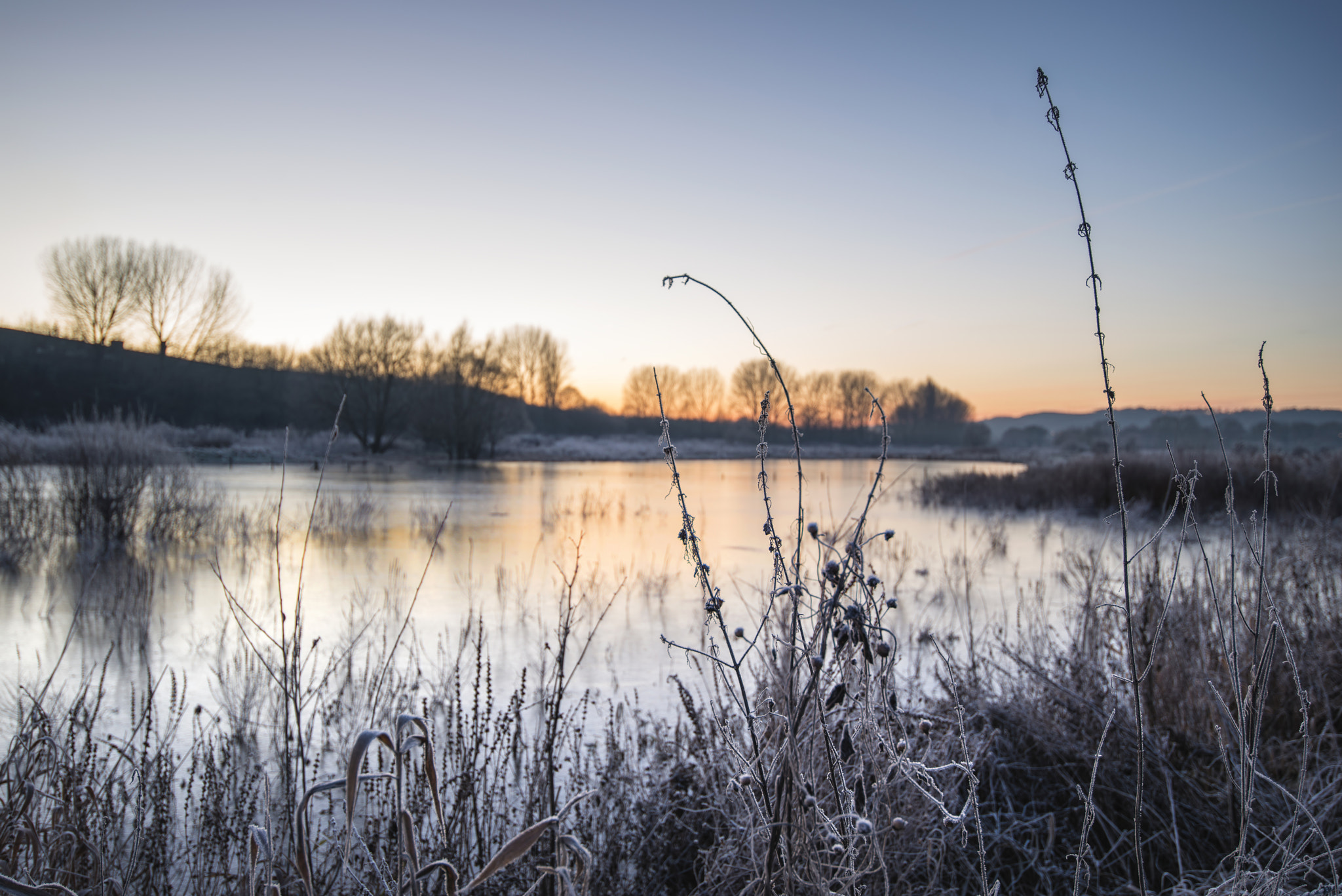 Nikon D800 + Nikon AF-S Nikkor 18-35mm F3.5-4.5G ED sample photo. Beautiful vibrant english countryside lake image with frost and photography