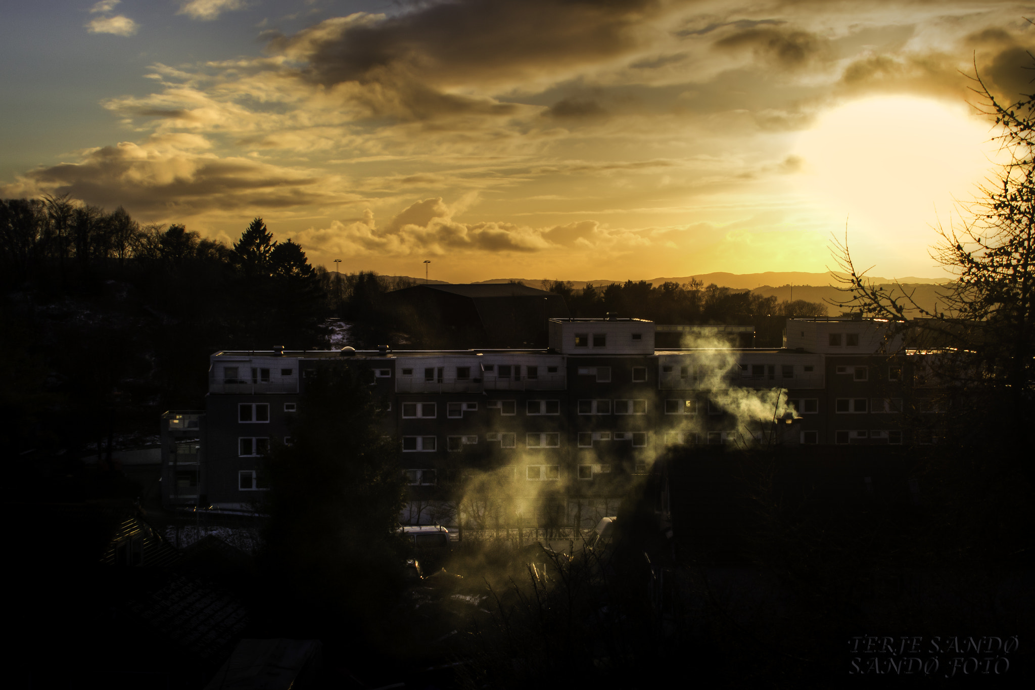 Canon EOS 7D Mark II + Canon EF-S 18-55mm F3.5-5.6 IS sample photo. Urban sunset photography
