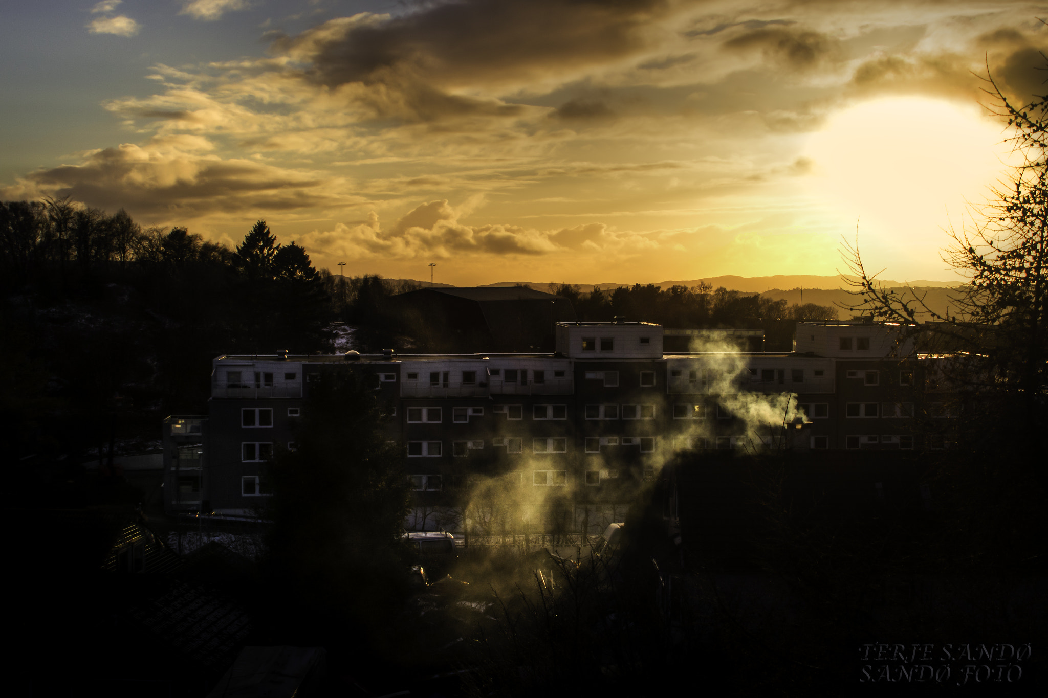 Canon EF-S 18-55mm F3.5-5.6 IS sample photo. Urban sunset photography