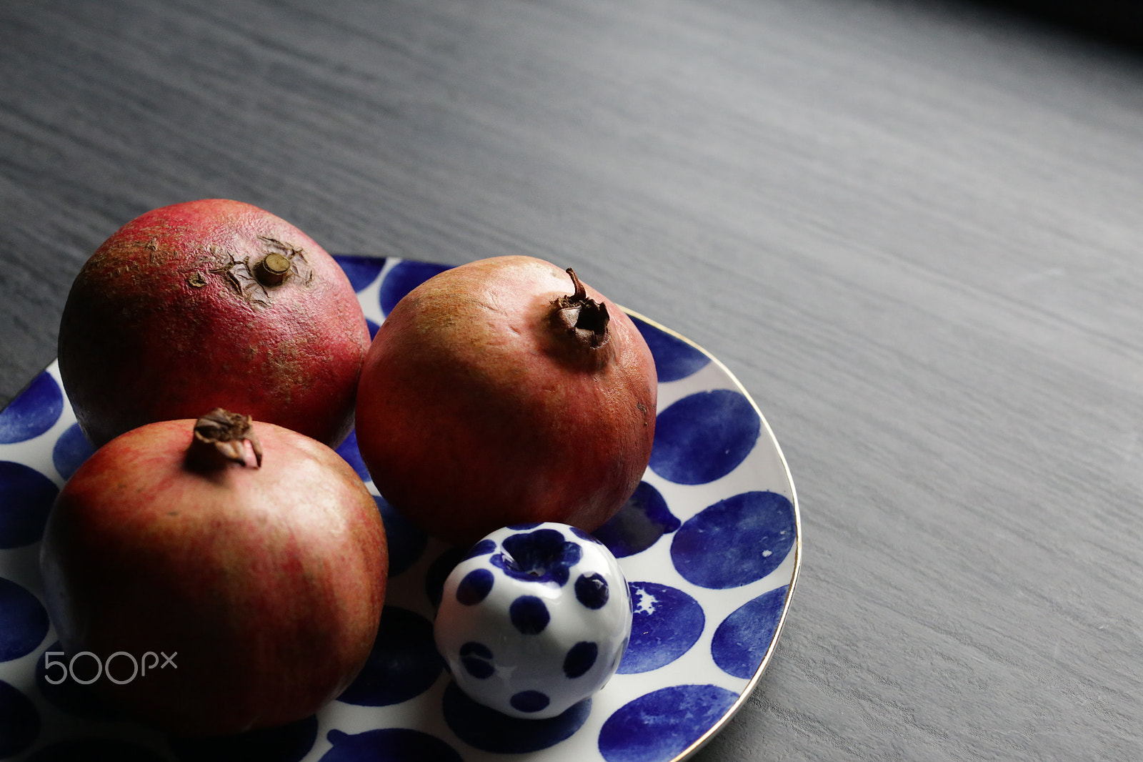 Canon EF 50mm F1.2L USM sample photo. Pomegranates on blue plate photography