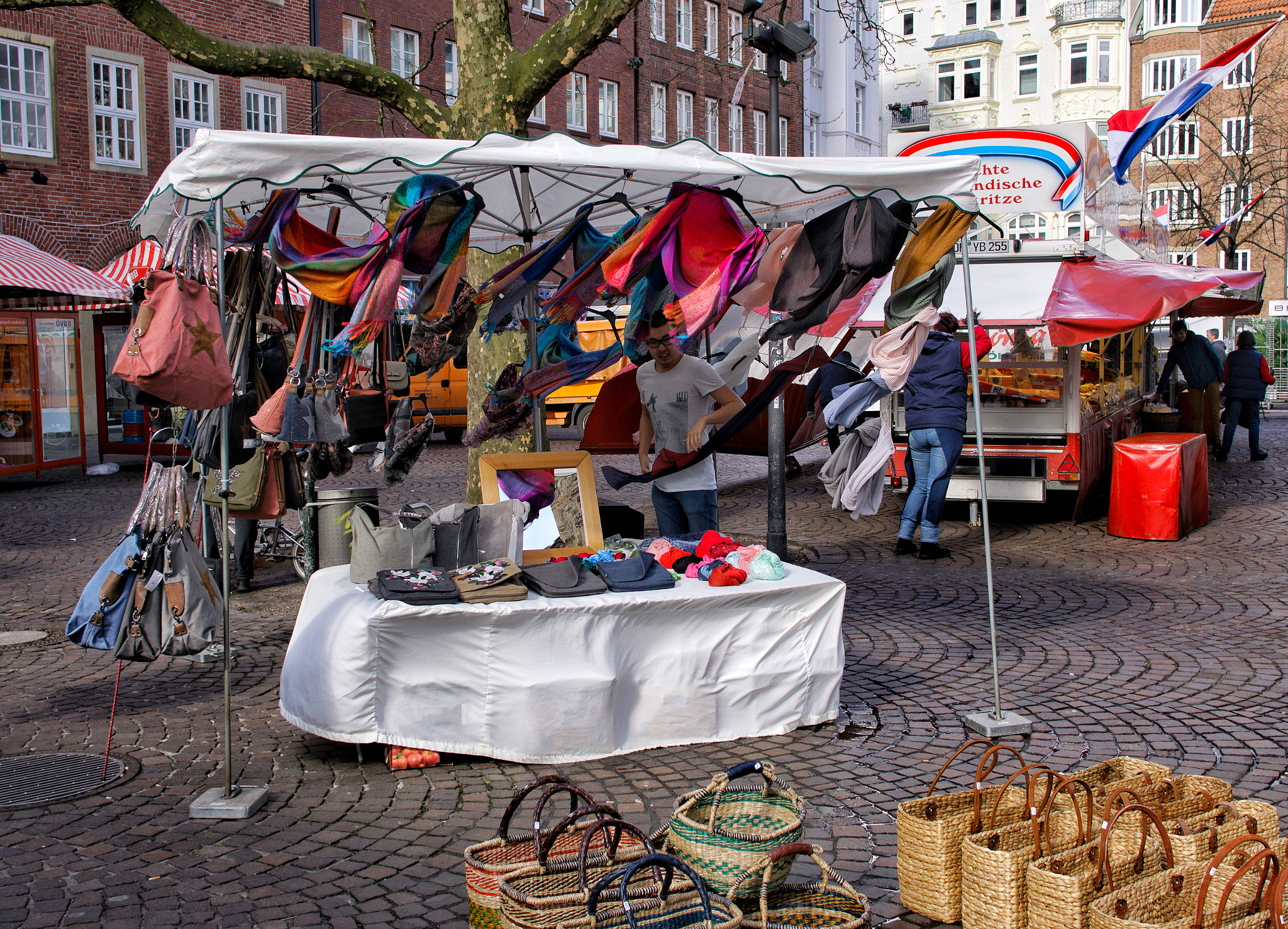 Sony a6000 + Sony Sonnar T* E 24mm F1.8 ZA sample photo. Windy day in bremen photography