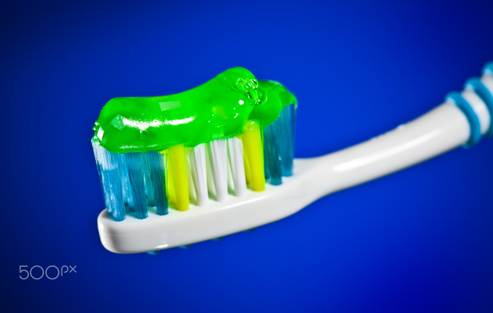 Canon EOS 5D Mark II sample photo. Toothbrush on a dark blue background photography