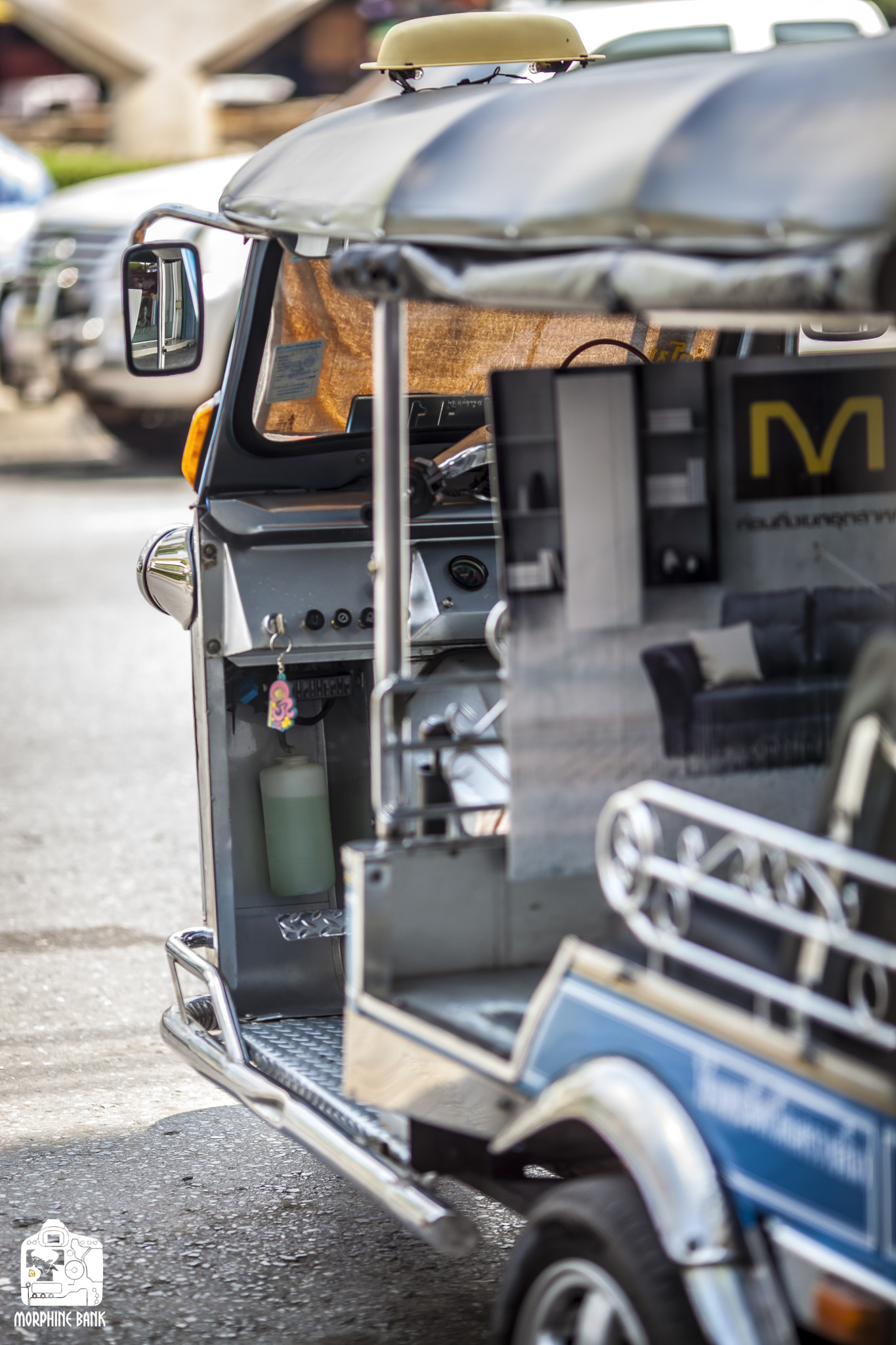 Canon EF 135mm F2L USM sample photo. That taxi photography
