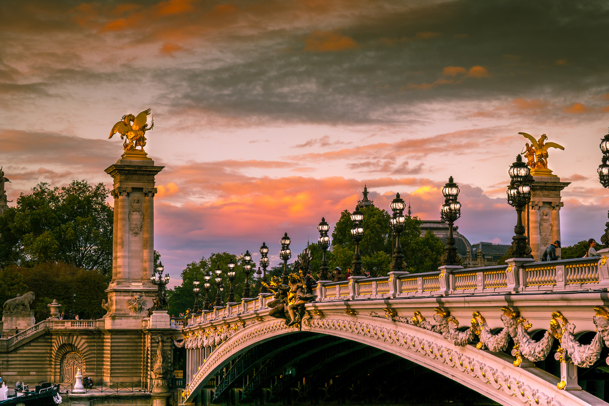 Samsung NX300 + Samsung NX 18-55mm F3.5-5.6 OIS sample photo. Bridge in paris photography