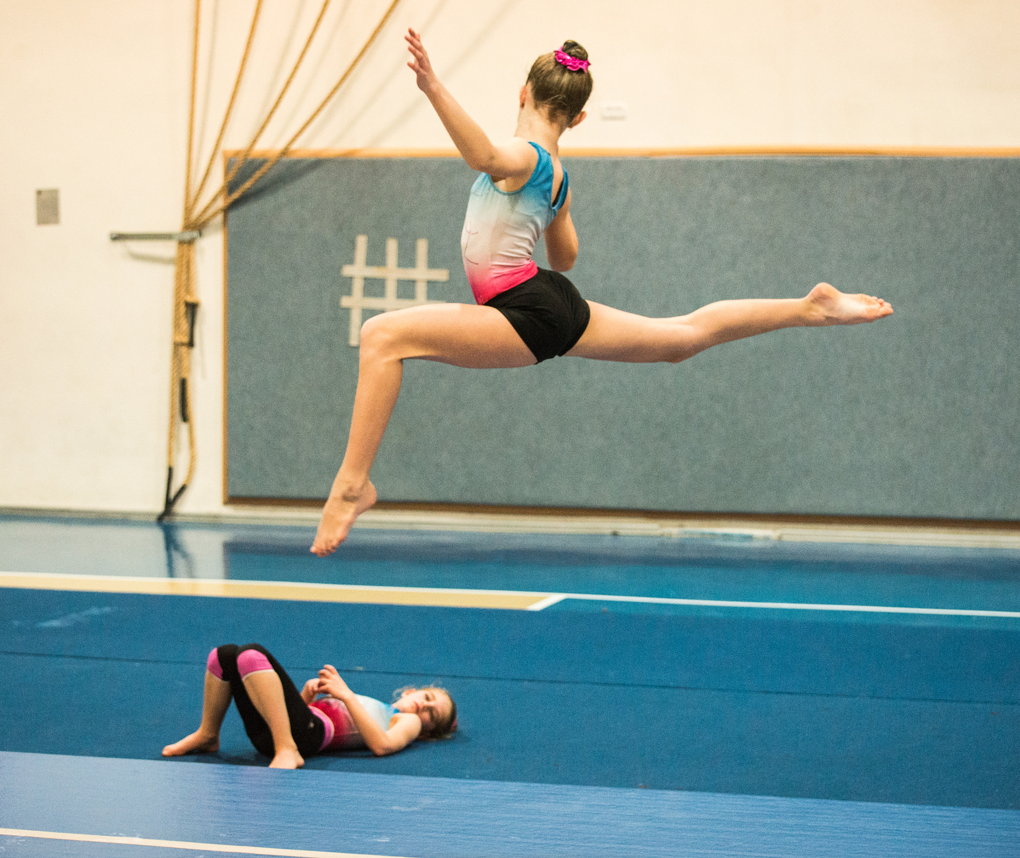 Nikon D610 sample photo. White girls can jump photography