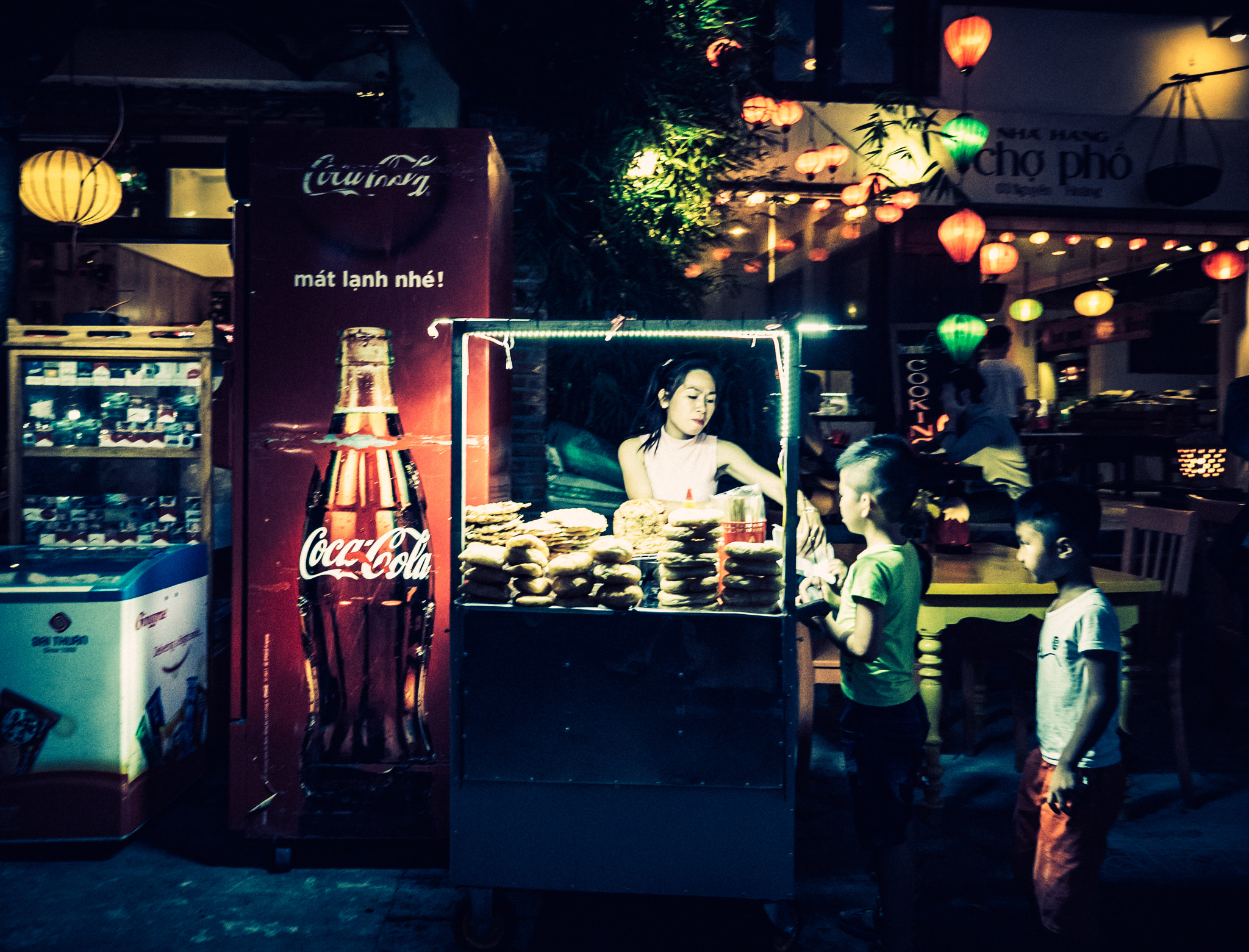 Panasonic Lumix G X Vario 12-35mm F2.8 ASPH Power OIS sample photo. Late night snack photography