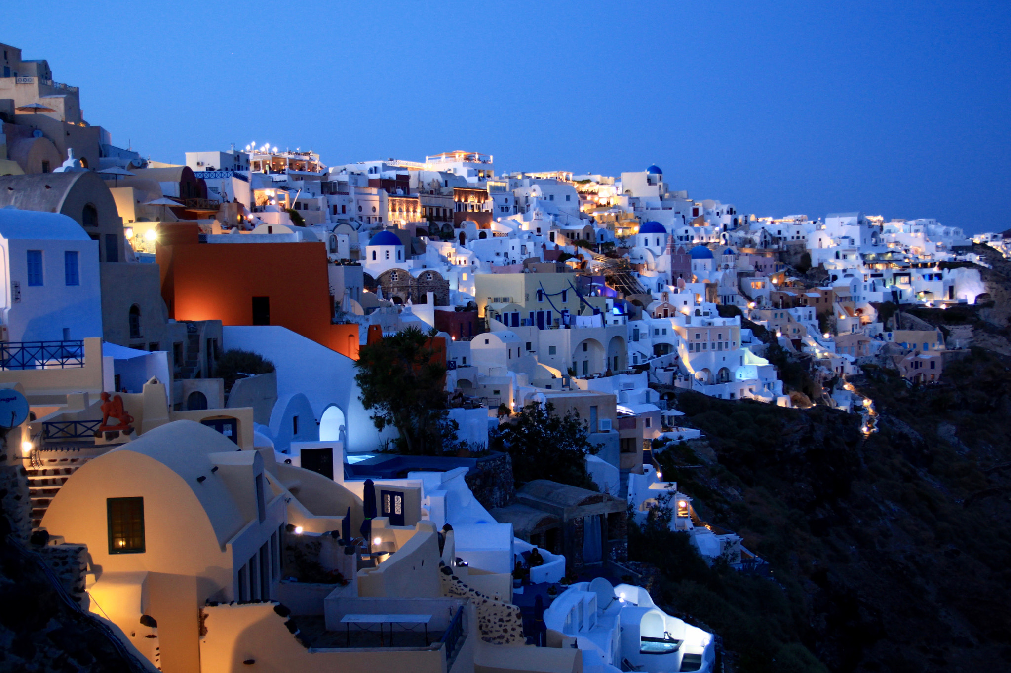 Canon EOS 500D (EOS Rebel T1i / EOS Kiss X3) sample photo. Oia during blue hour photography