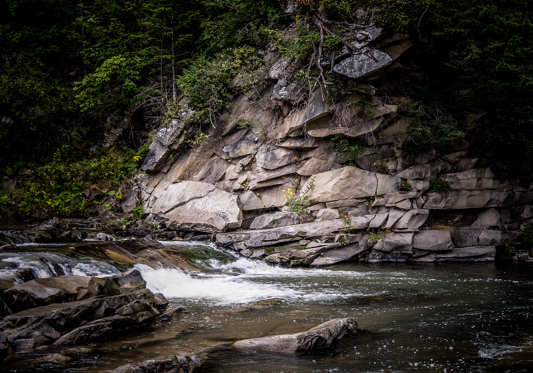 Panasonic Lumix DMC-G6 sample photo. Carpathian river photography