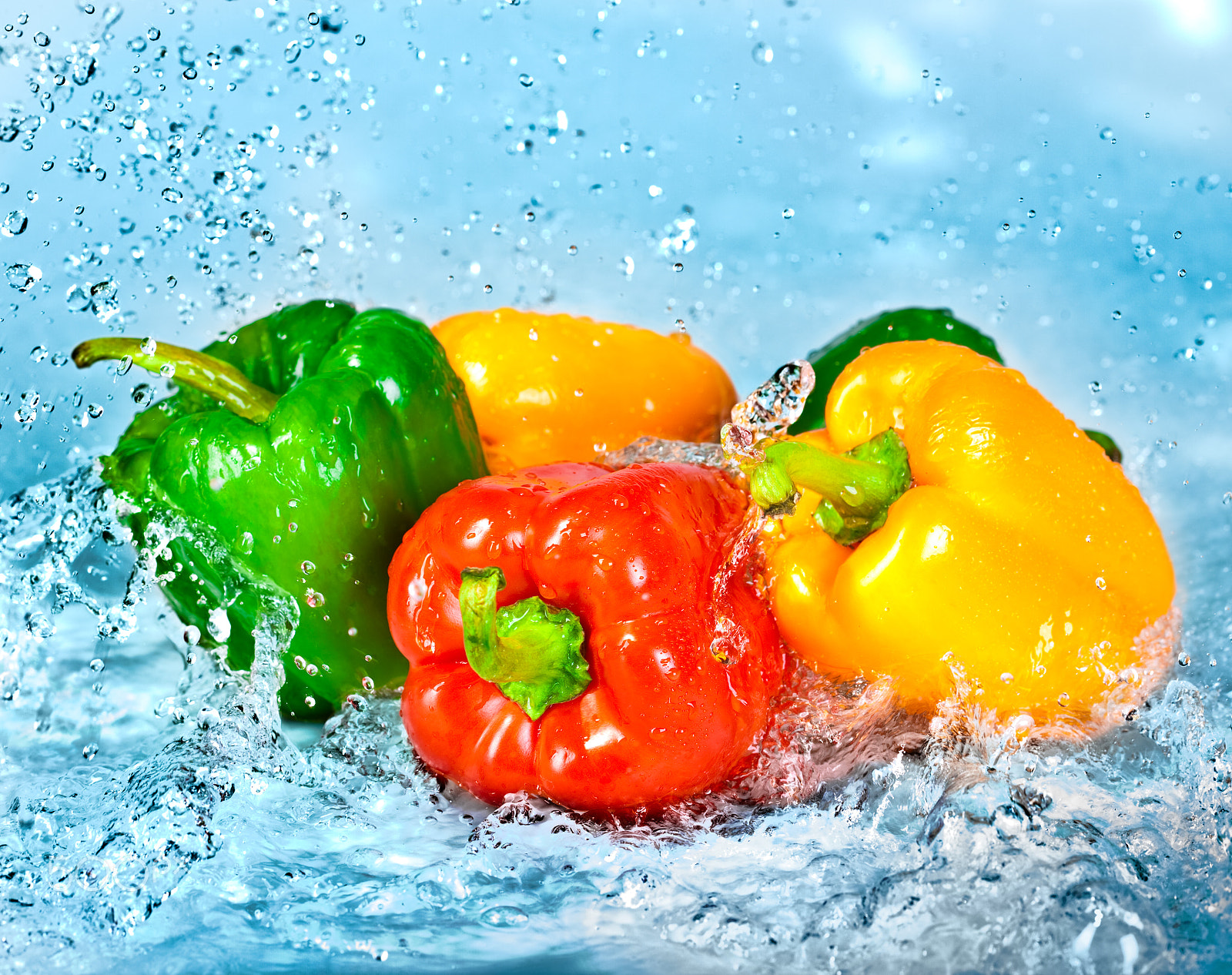 Canon EF 100mm F2.8 Macro USM sample photo. Pepper and water photography