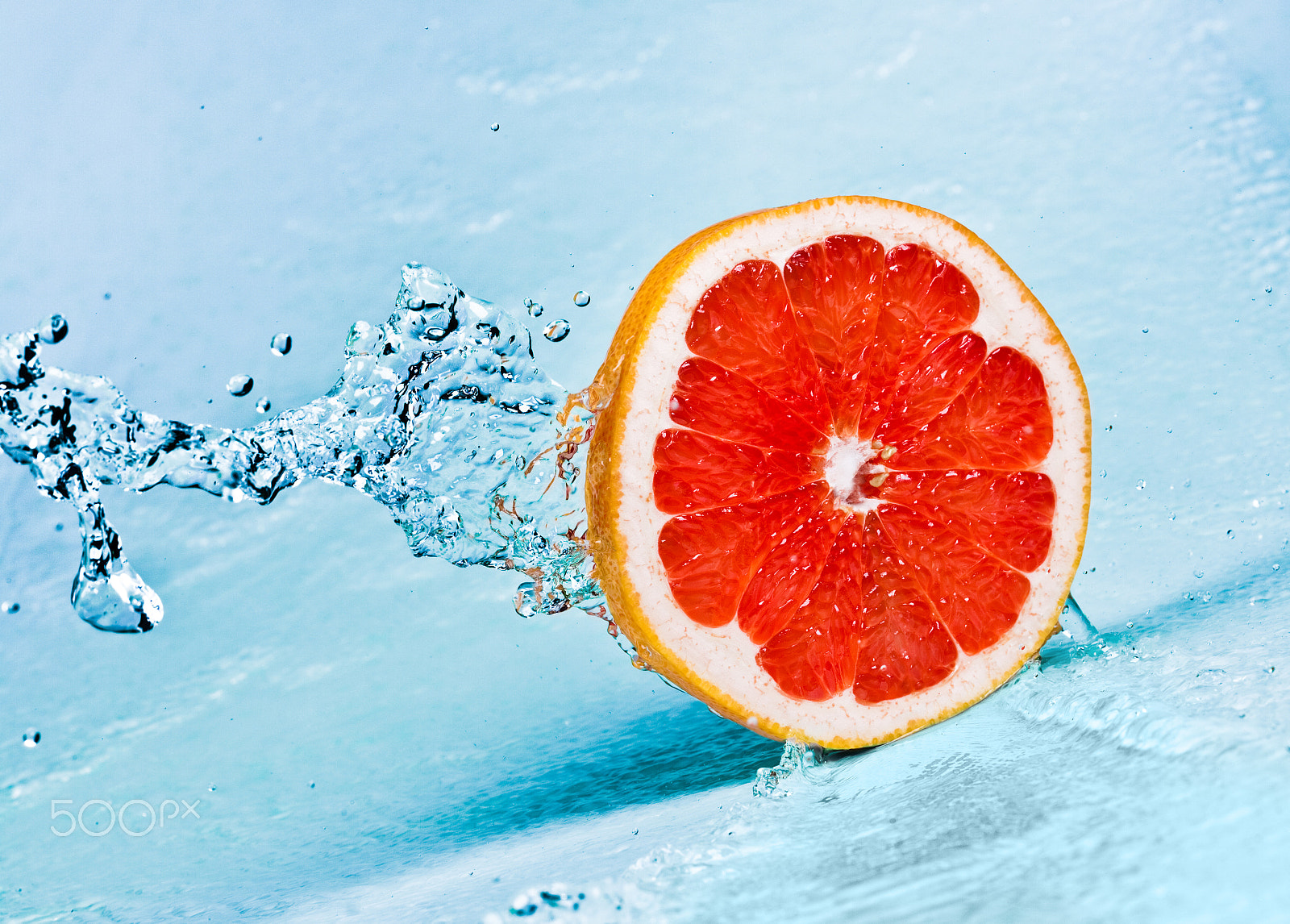 Canon EOS 5D Mark II + Canon EF 100mm F2.8 Macro USM sample photo. Grapefruit and water photography