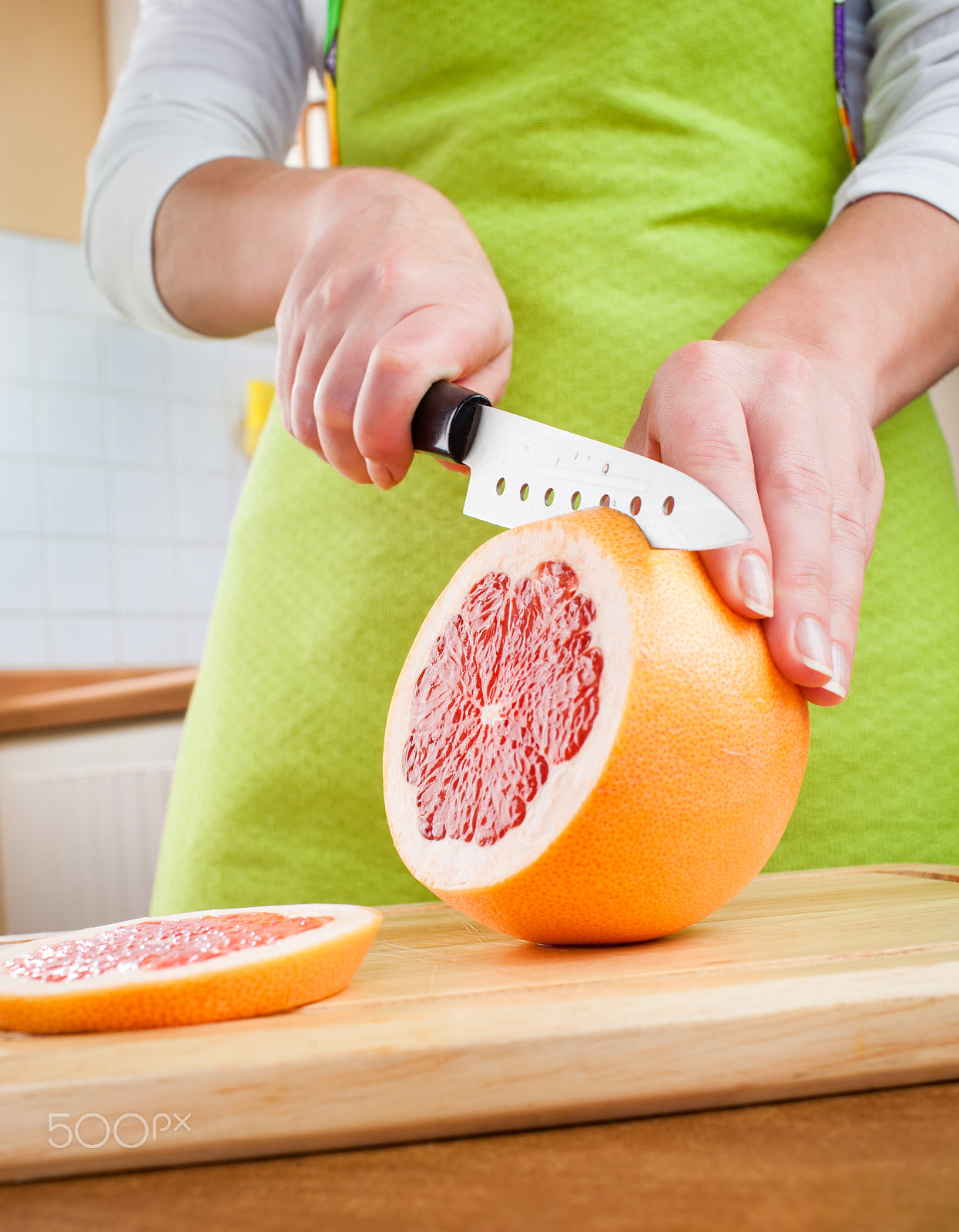 Canon EF 35mm F1.4L USM sample photo. Woman's hands cutting grapefruit photography
