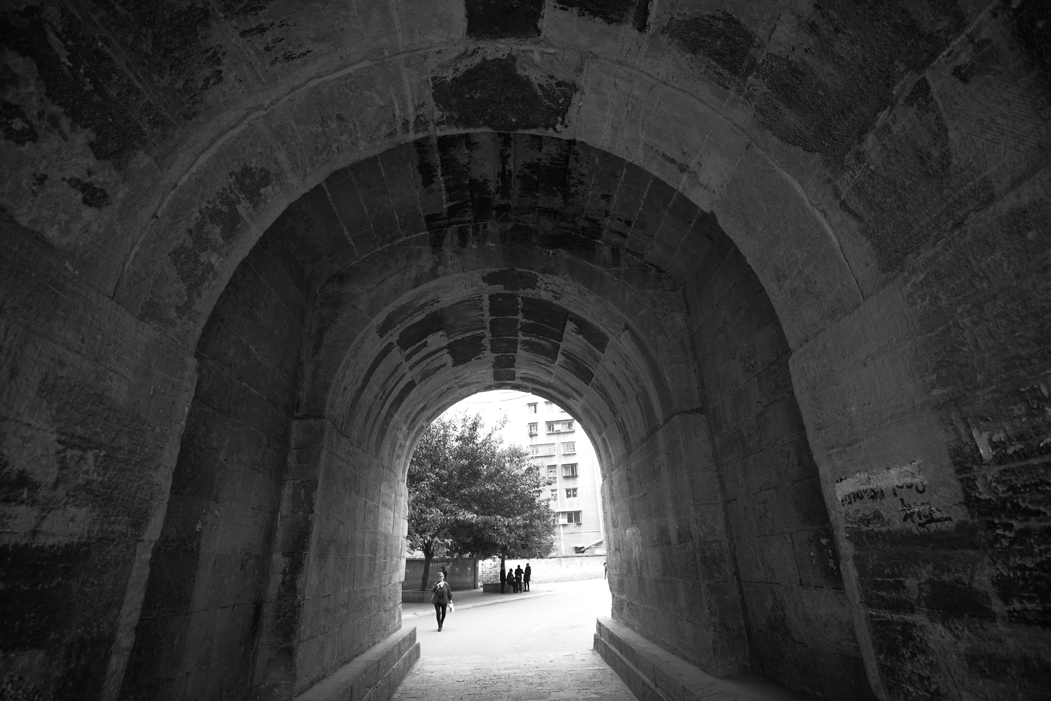 DT 16-35mm F2.8 SAM sample photo. Entrance to the city photography