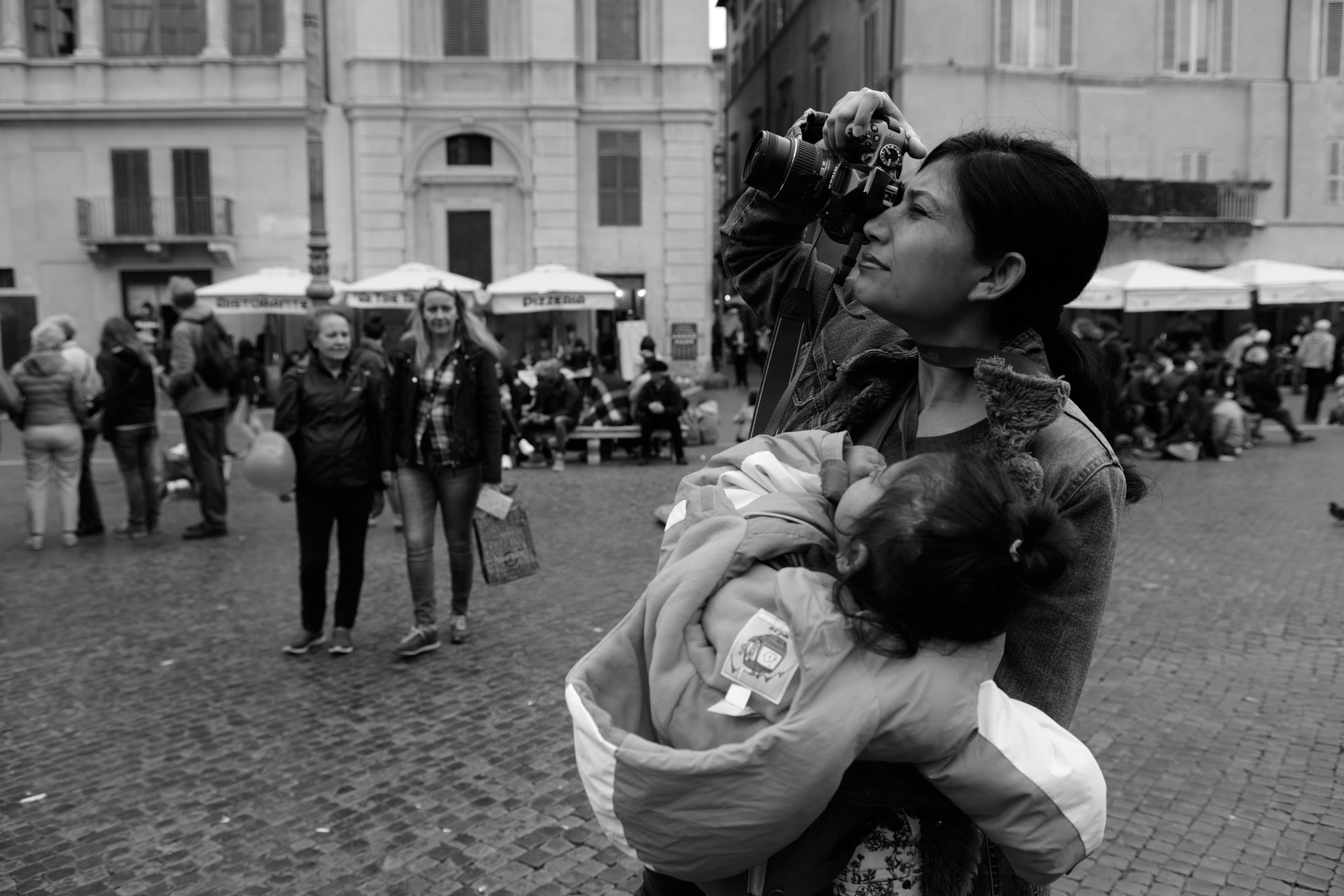 Nikon D810 + Nikon AF-S Nikkor 28-70mm F2.8 ED-IF sample photo. The mother, the child and the shot photography