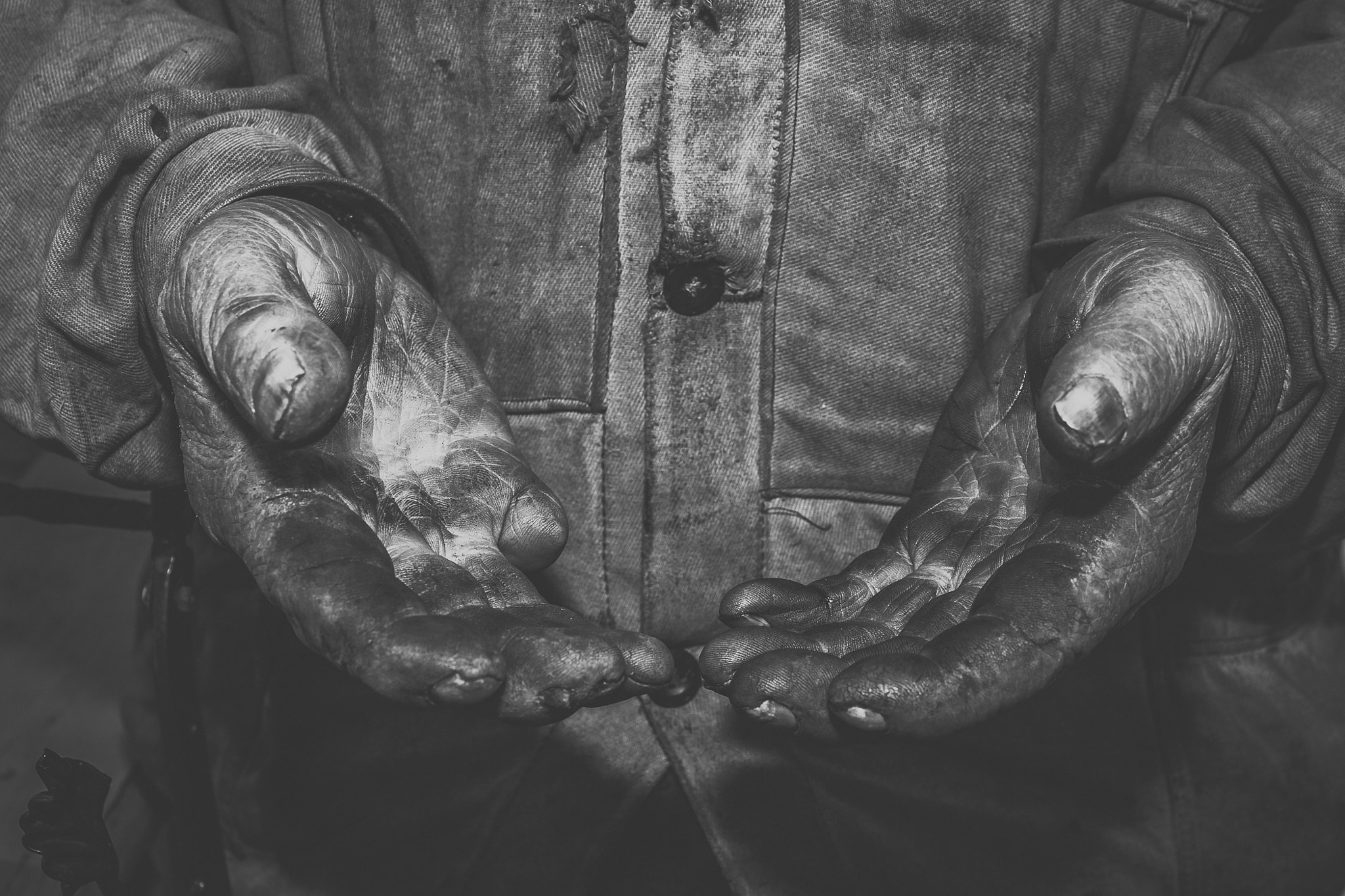 Canon EOS 5D + Canon 24.0-70.0 mm sample photo. Blacksmith's hands photography