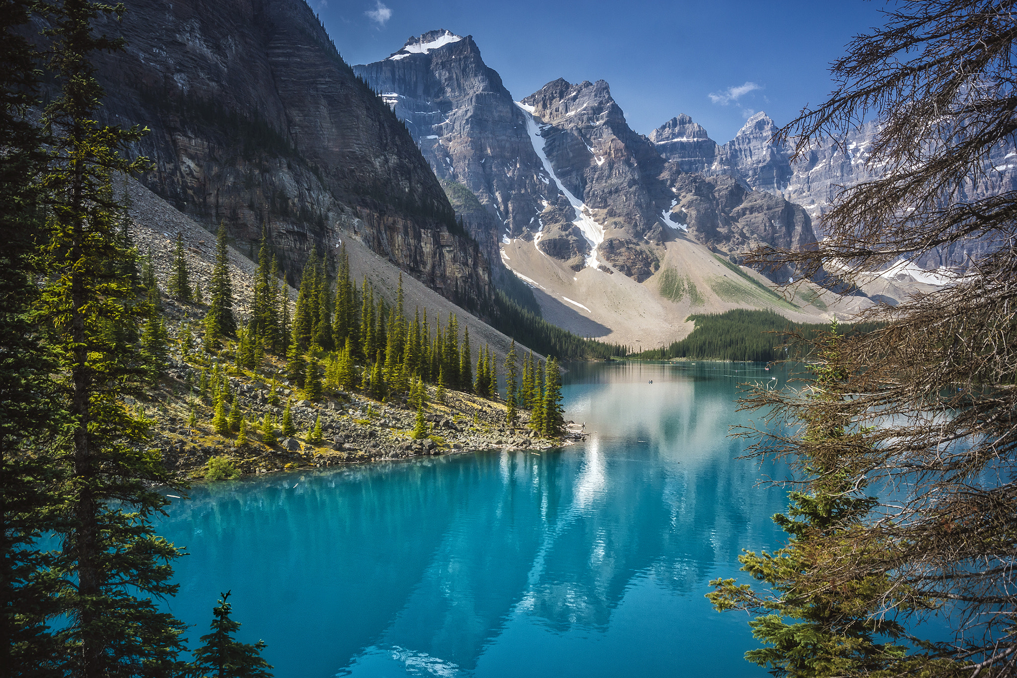 Sony SLT-A65 (SLT-A65V) + Sony DT 18-55mm F3.5-5.6 SAM sample photo. Window on moraine lake photography