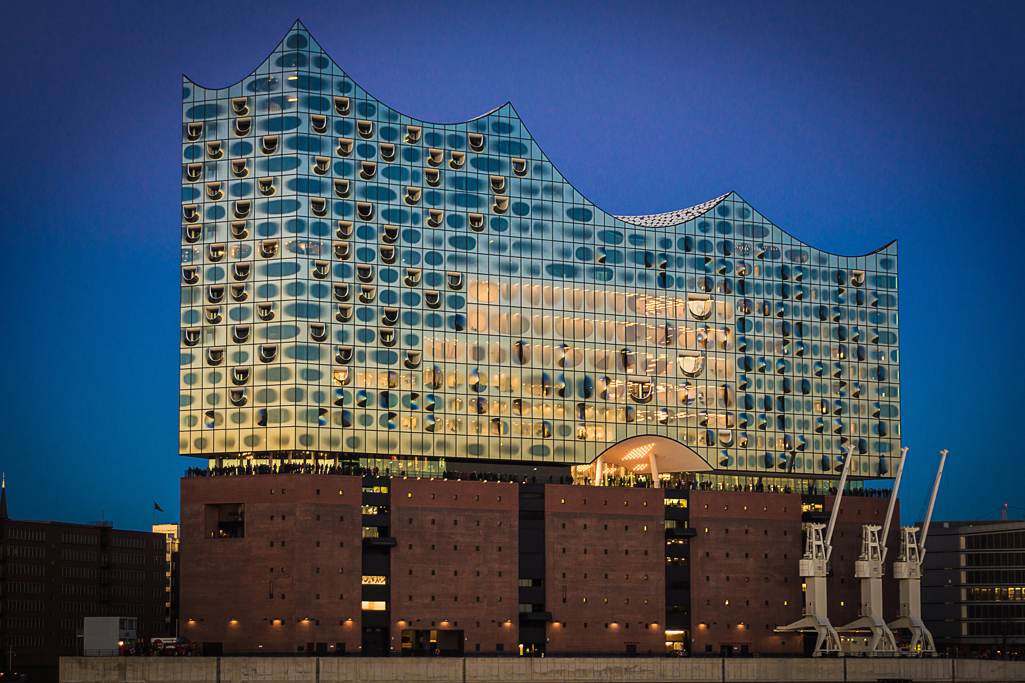 Nikon D7200 + Sigma 28-300mm F3.5-6.3 DG Macro sample photo. Elbphilharmonie photography