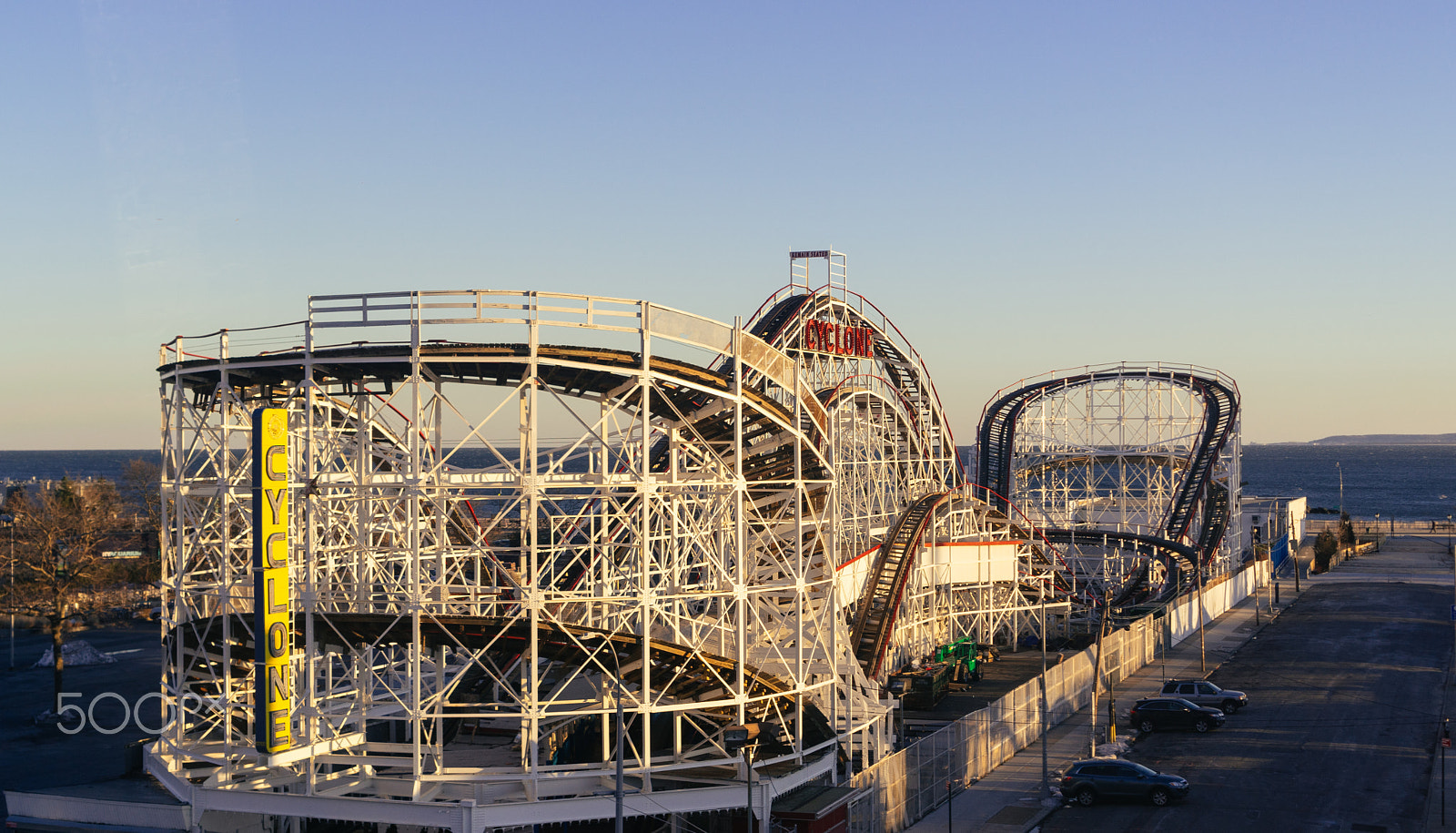 Sony a7R + Sony Vario Tessar T* FE 24-70mm F4 ZA OSS sample photo. Life is a roller coaster, enjoy it photography