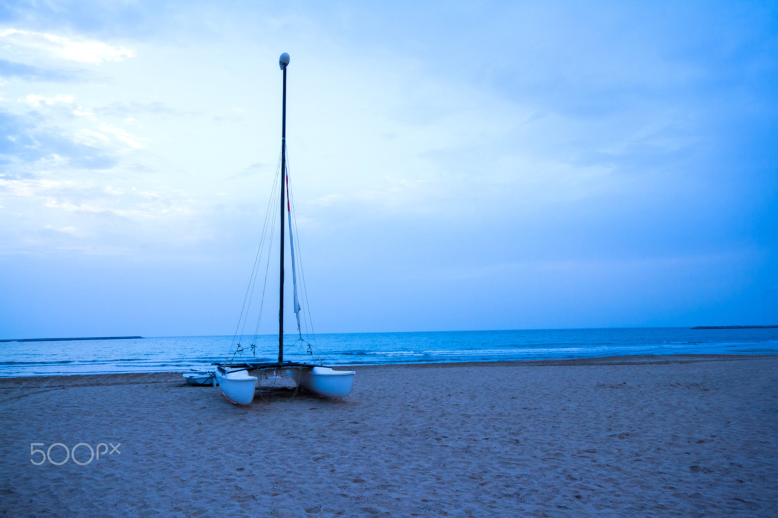 Canon EOS 7D sample photo. Row and sail boat on al hamra beach at ras al khaima, uae photography