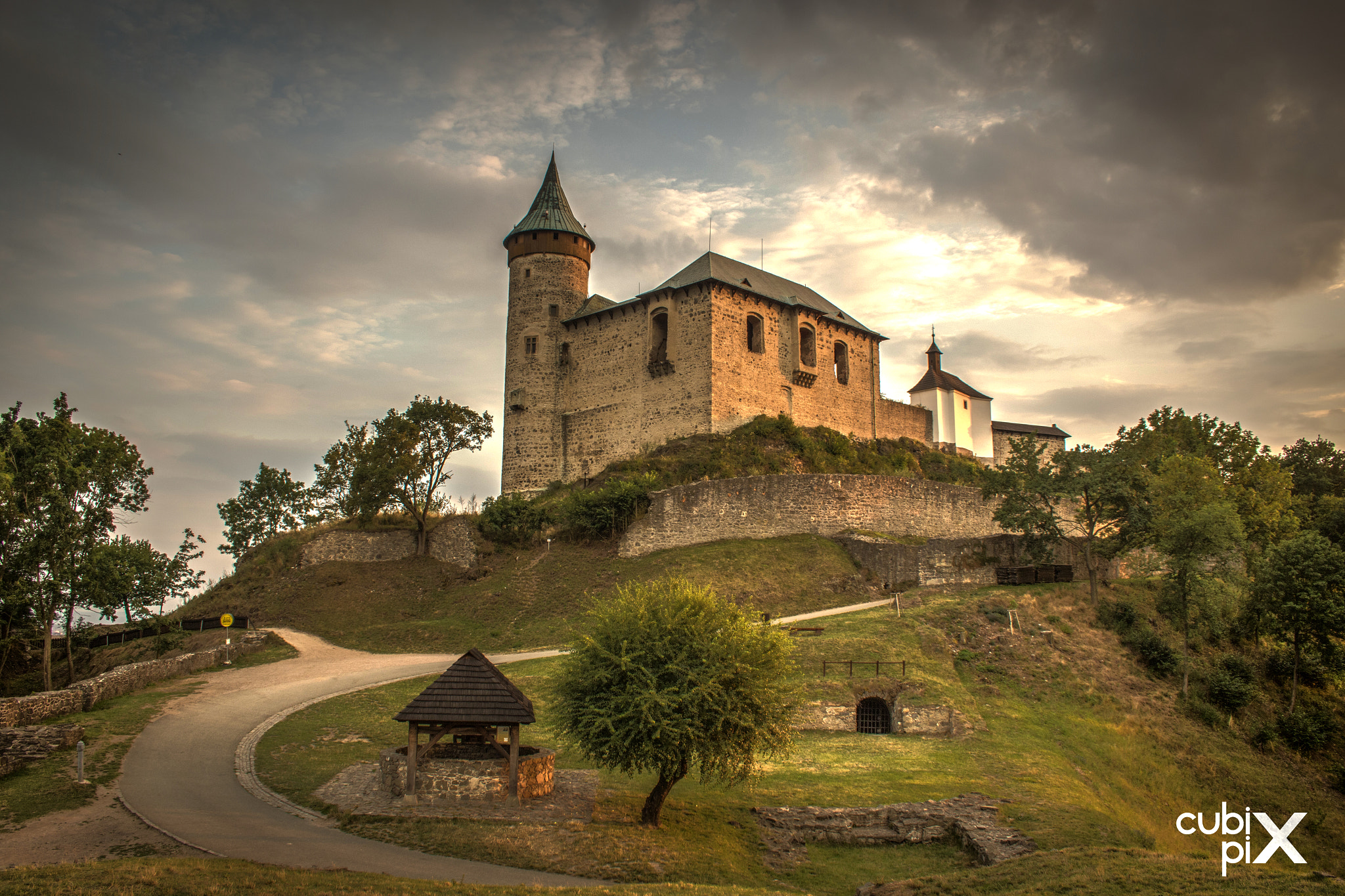 Canon EF-S 18-55mm F3.5-5.6 II sample photo. Old castle photography