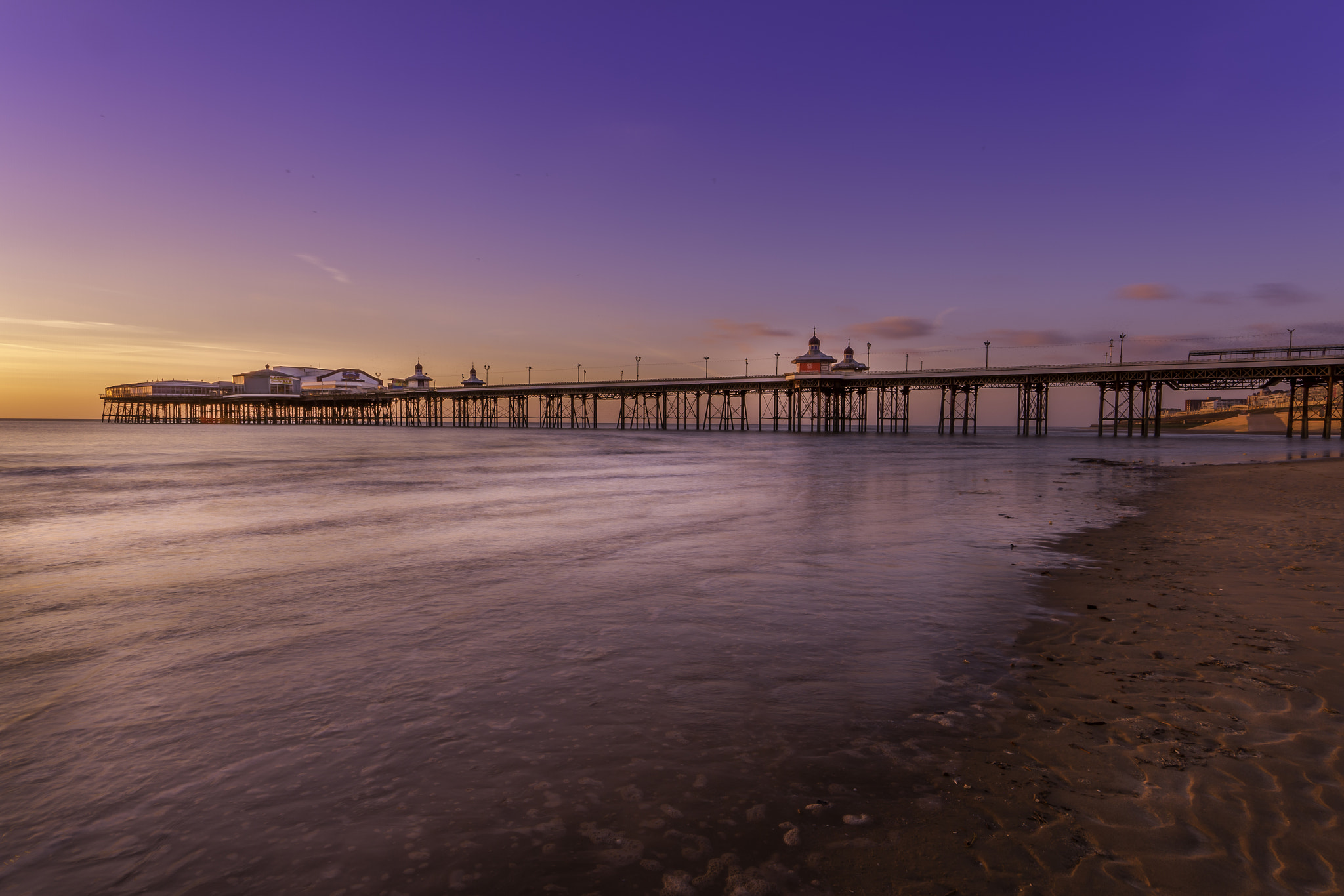 Canon EOS 7D + Sigma 10-20mm F4-5.6 EX DC HSM sample photo. Sunset in blackpool photography