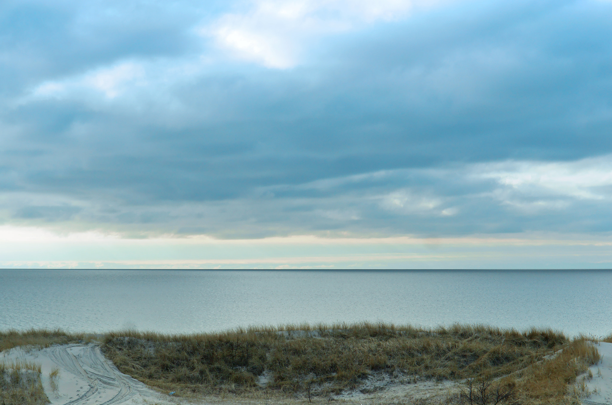 Sony Alpha NEX-3N + E 50mm F1.8 OSS sample photo. Sea, beach, sea, sand, dunes, grass, baltic sea photography