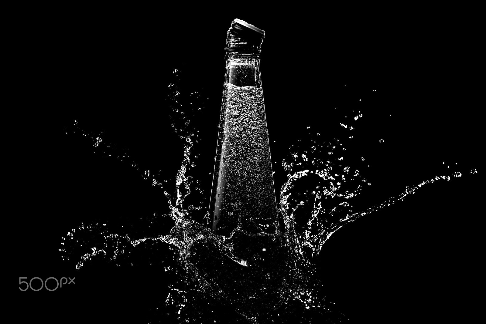 Pentax smc D-FA 50mm F2.8 Macro sample photo. Bottle and water photography