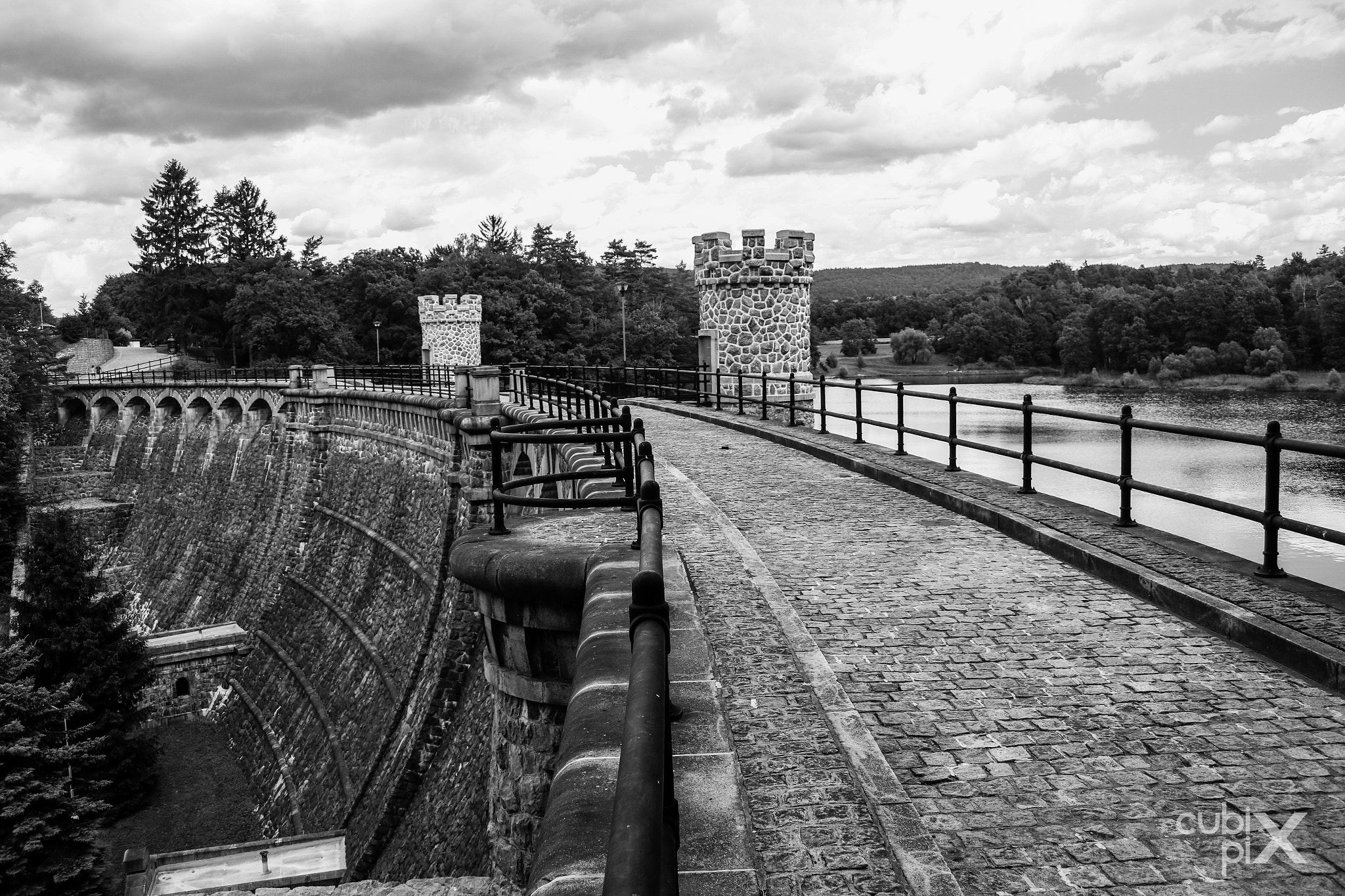 Canon EF-S 18-55mm F3.5-5.6 II sample photo. Pařížov dam photography