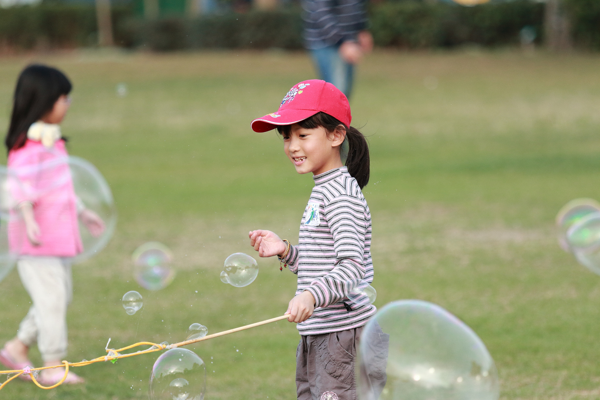 Canon EOS 70D + Canon EF 70-200mm F4L IS USM sample photo. Img_1323m 公園泡泡趣 photography