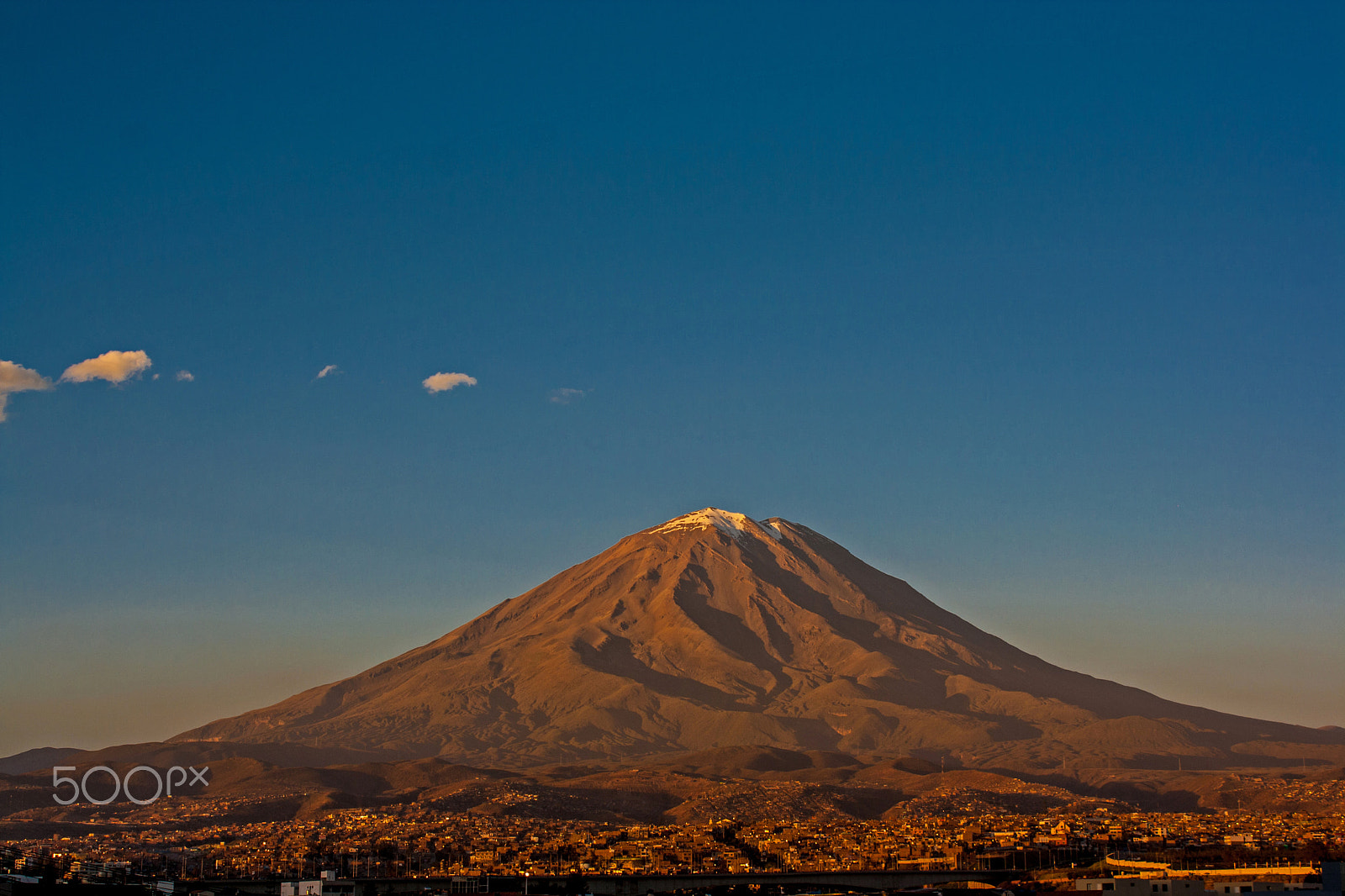 Canon EF-S 18-55mm F3.5-5.6 IS sample photo. Loonely volcano photography