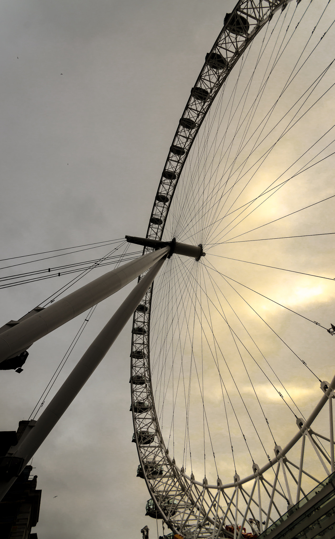 Nikon D5100 + Sigma 10-20mm F4-5.6 EX DC HSM sample photo. The london eye in a cloudy day photography