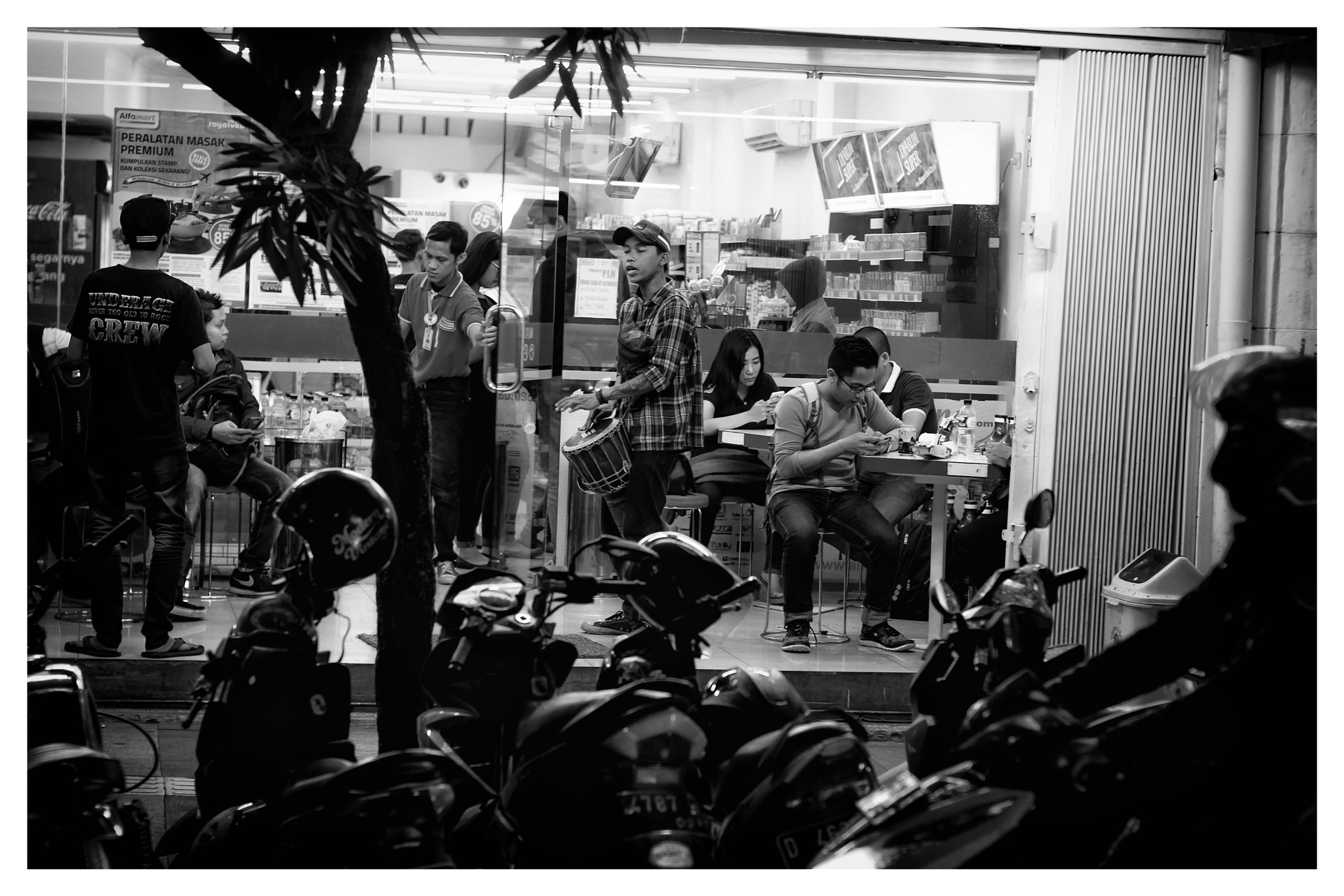 Nikon AF Nikkor 50mm F1.4D sample photo. Streets of bandung photography