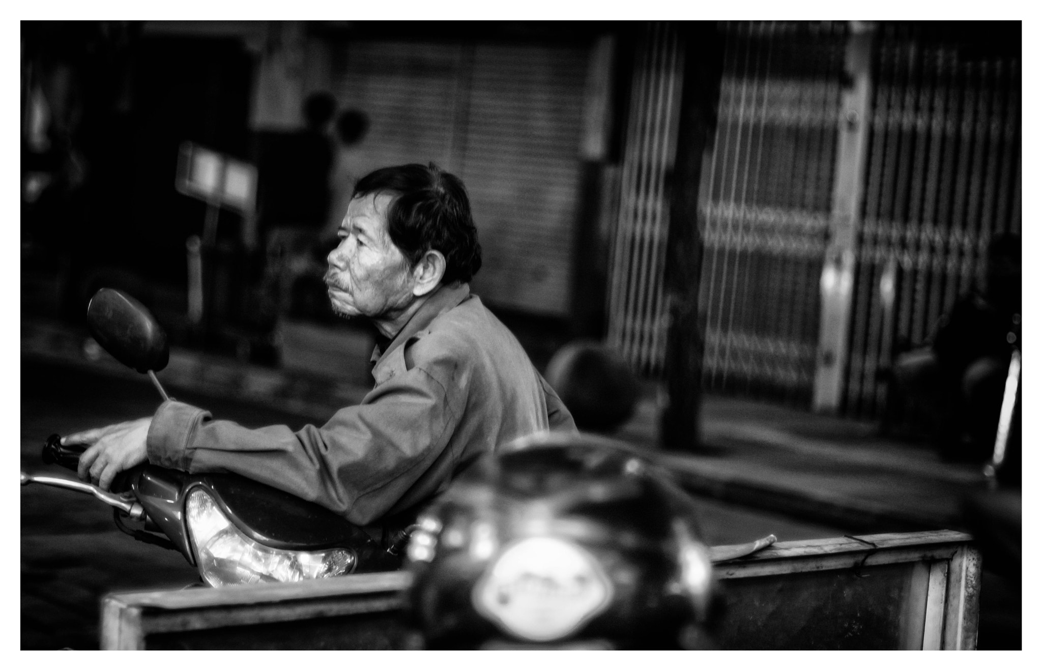 Nikon D7100 + Nikon AF Nikkor 50mm F1.4D sample photo. Streets of bandung photography