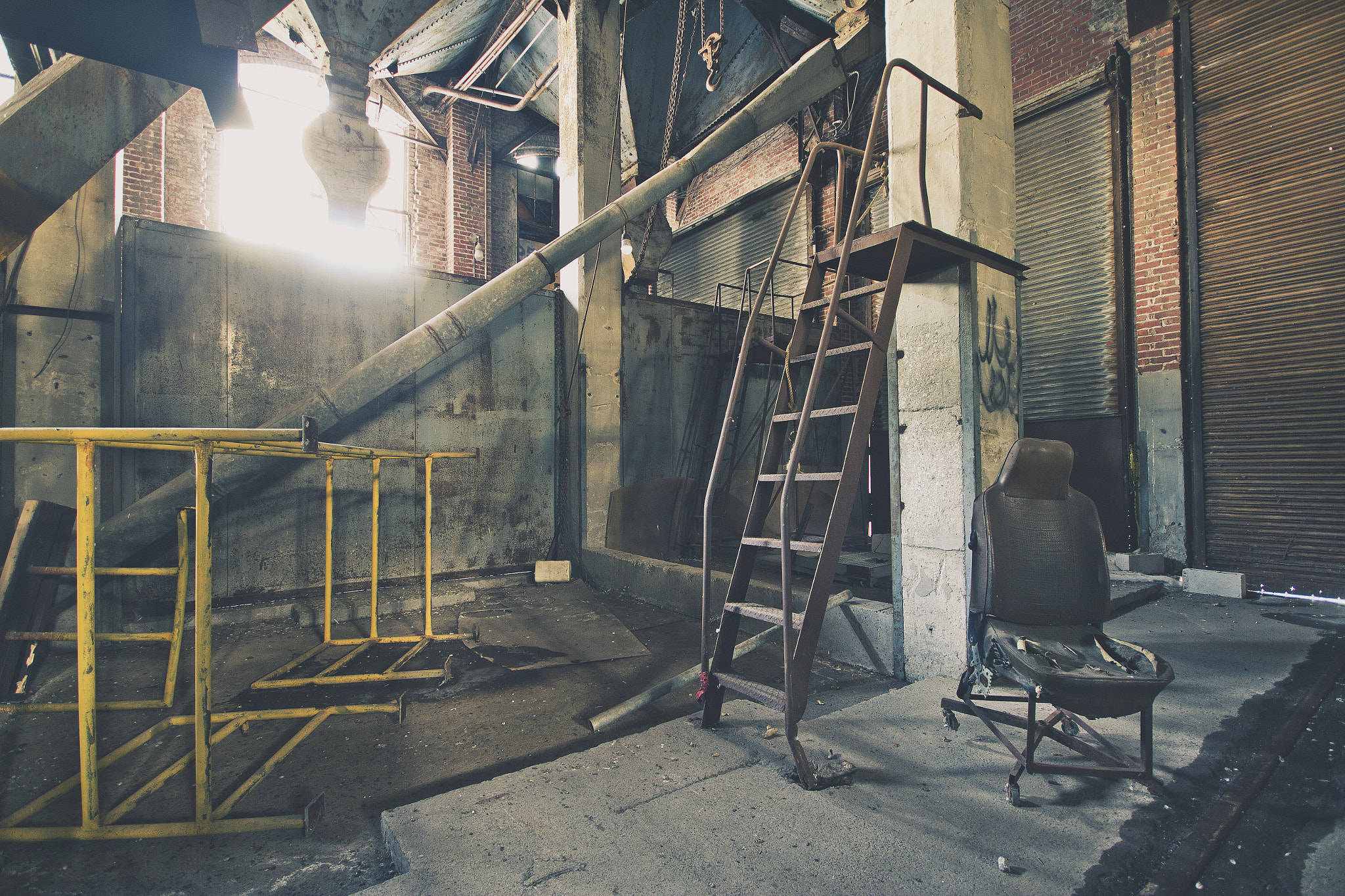 Canon EOS 60D + Sigma 10-20mm F4-5.6 EX DC HSM sample photo. Frame of suspension photography